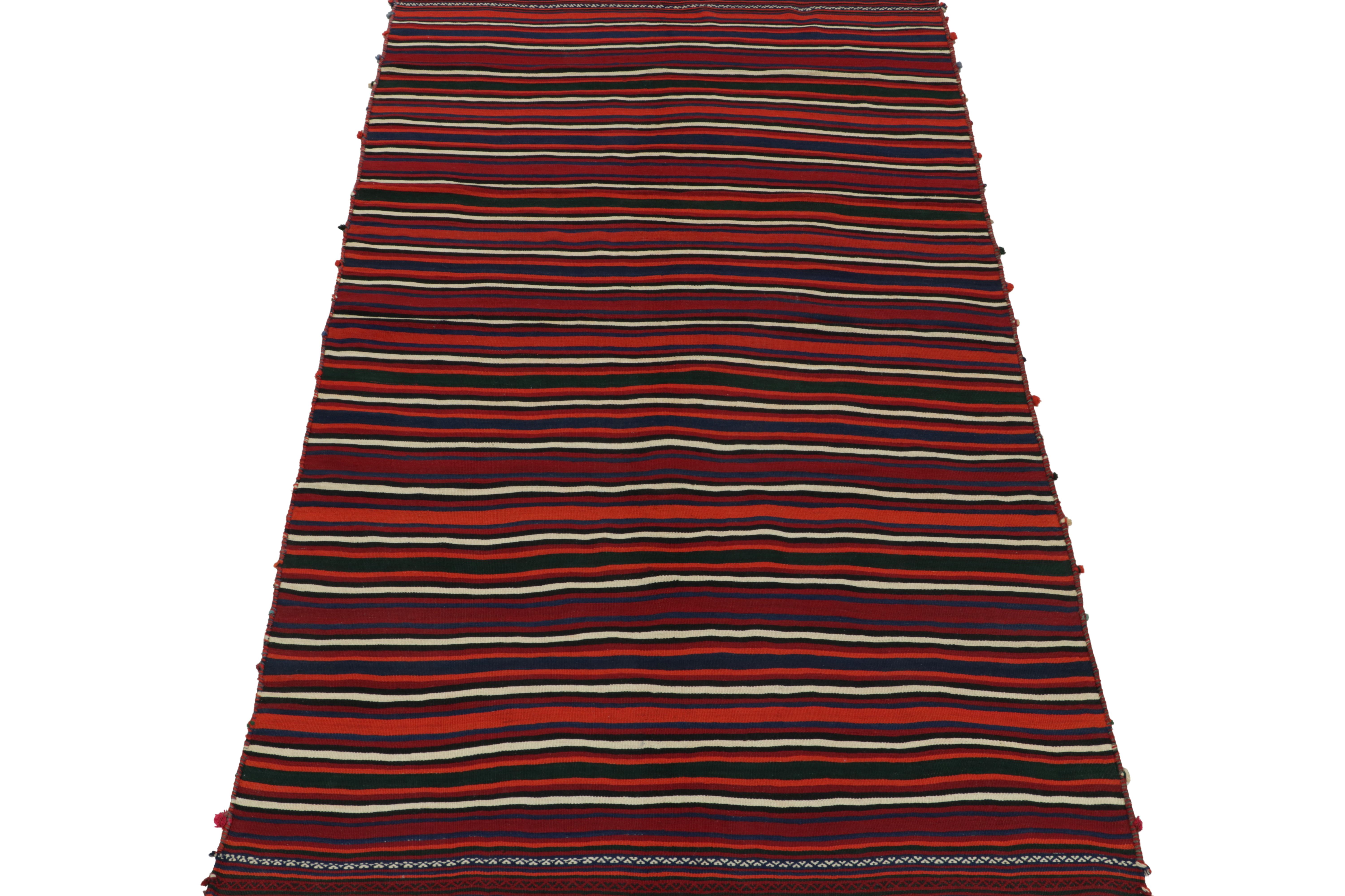 Persischer Vintage-Kelim-Teppich in Rot, Weiß und Blau mit Streifen von Rug & Kilim (Stammeskunst) im Angebot