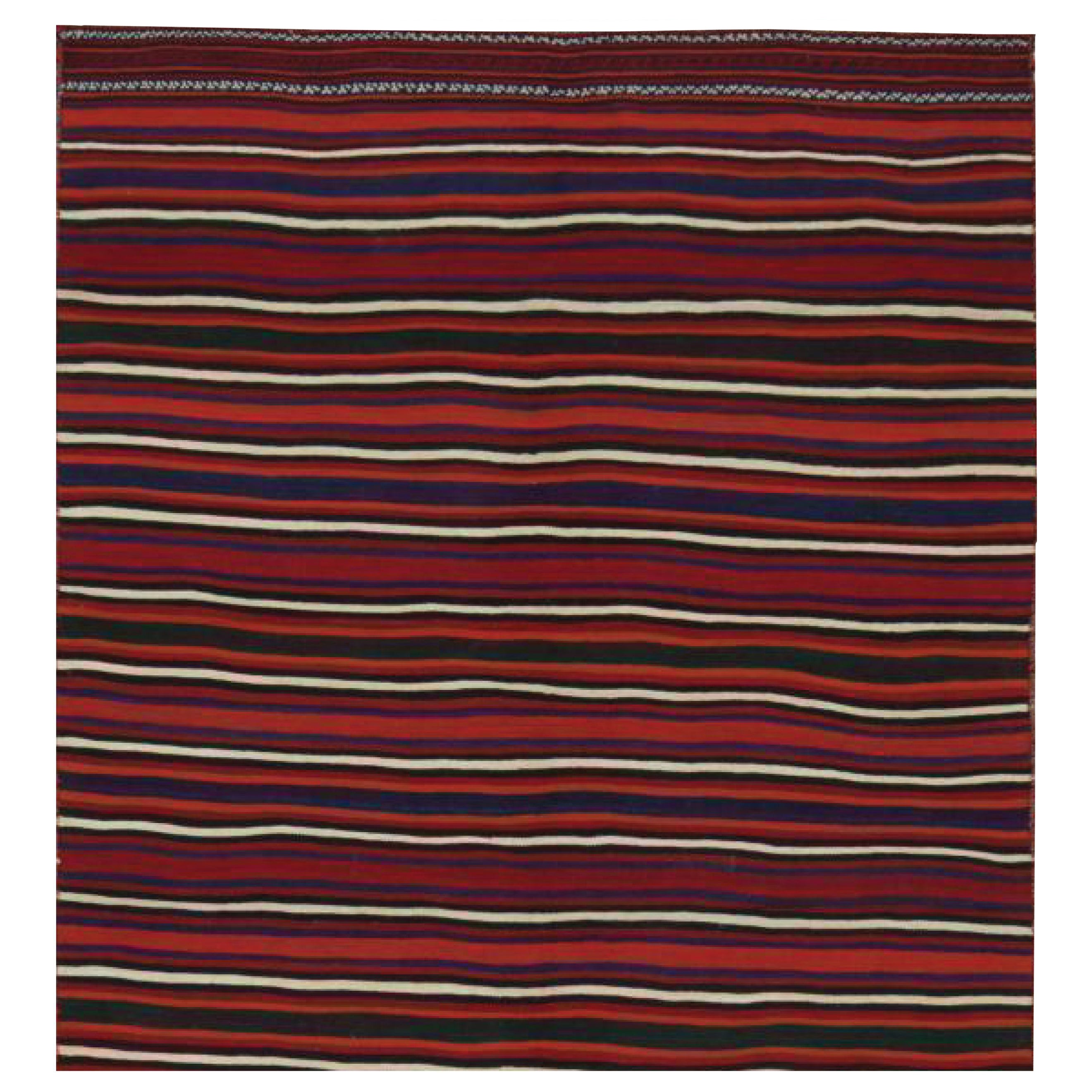 Persischer Vintage-Kilim-Teppich mit roten, weißen und blauen Streifen von Rug & Kilim