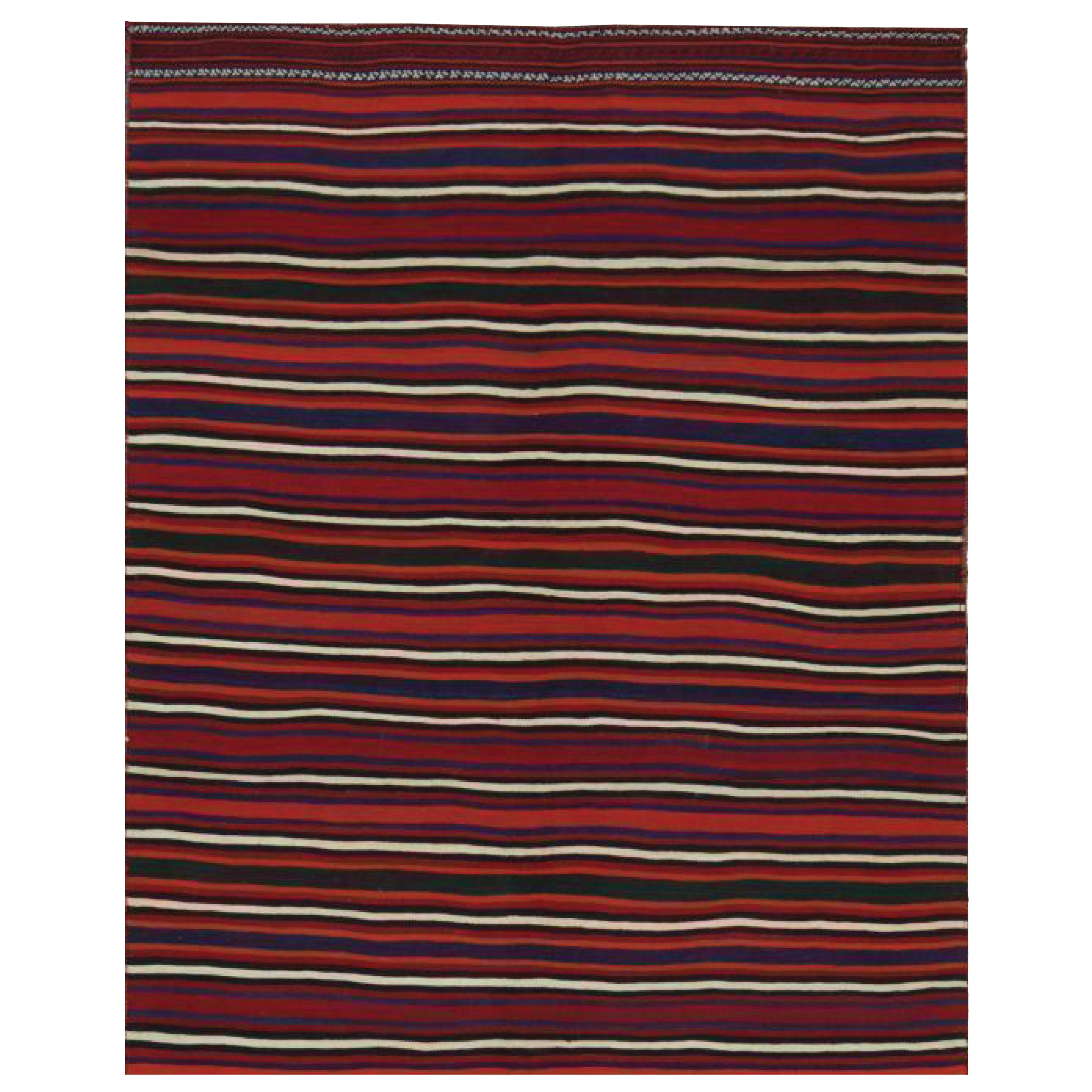 Persischer Vintage-Kilim-Teppich mit roten, weißen und blauen Streifen von Rug & Kilim