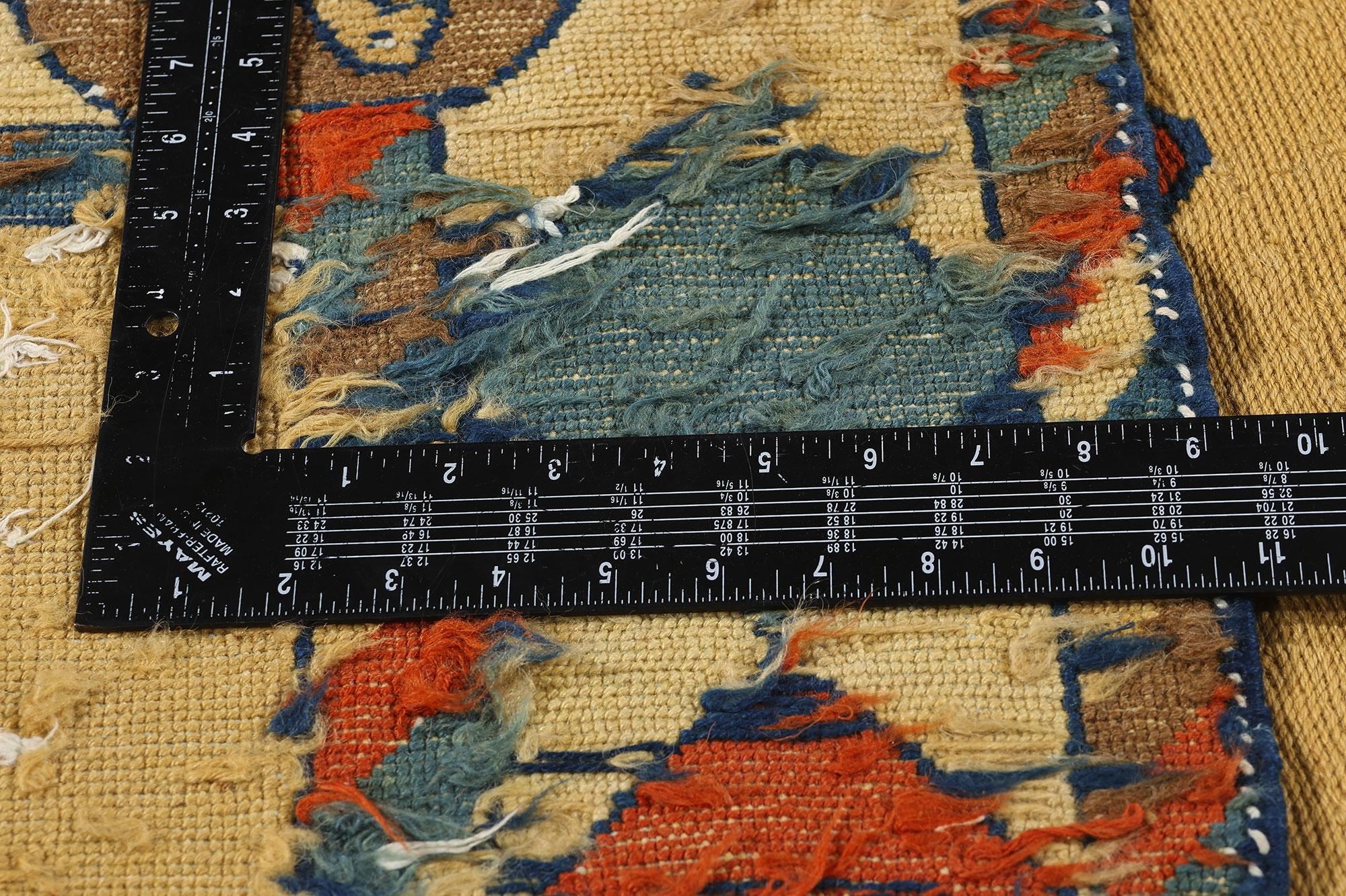 Alfombra persa Qashqai Kilim de 1960 con motivos animales Moderno en venta