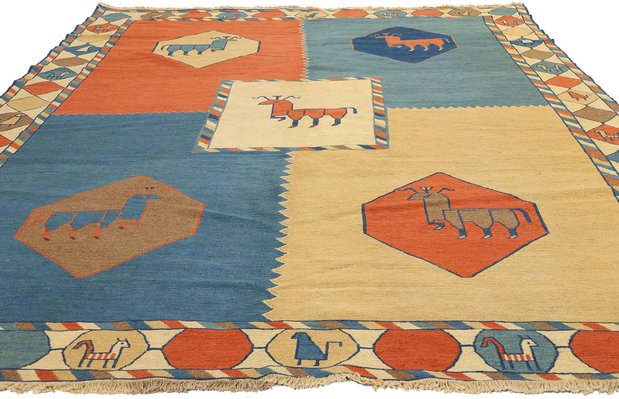 Alfombra persa Qashqai Kilim de 1960 con motivos animales Tejido a mano en venta
