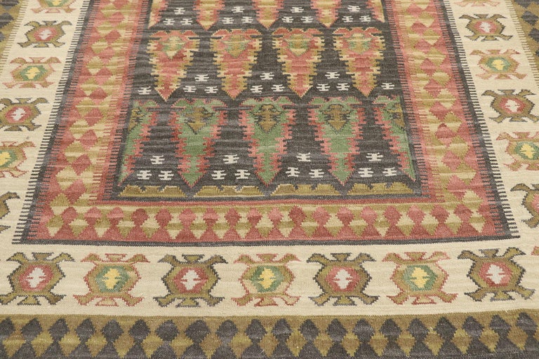 Kilim Rugs Texture Vintage Persian Kilim Rug with Modern Biophilic Design For Sale at 1stDibs