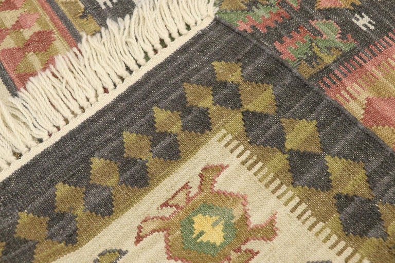 Klim Rug Vintage Persian Kilim Rug with Modern Biophilic Design For Sale at 1stDibs
