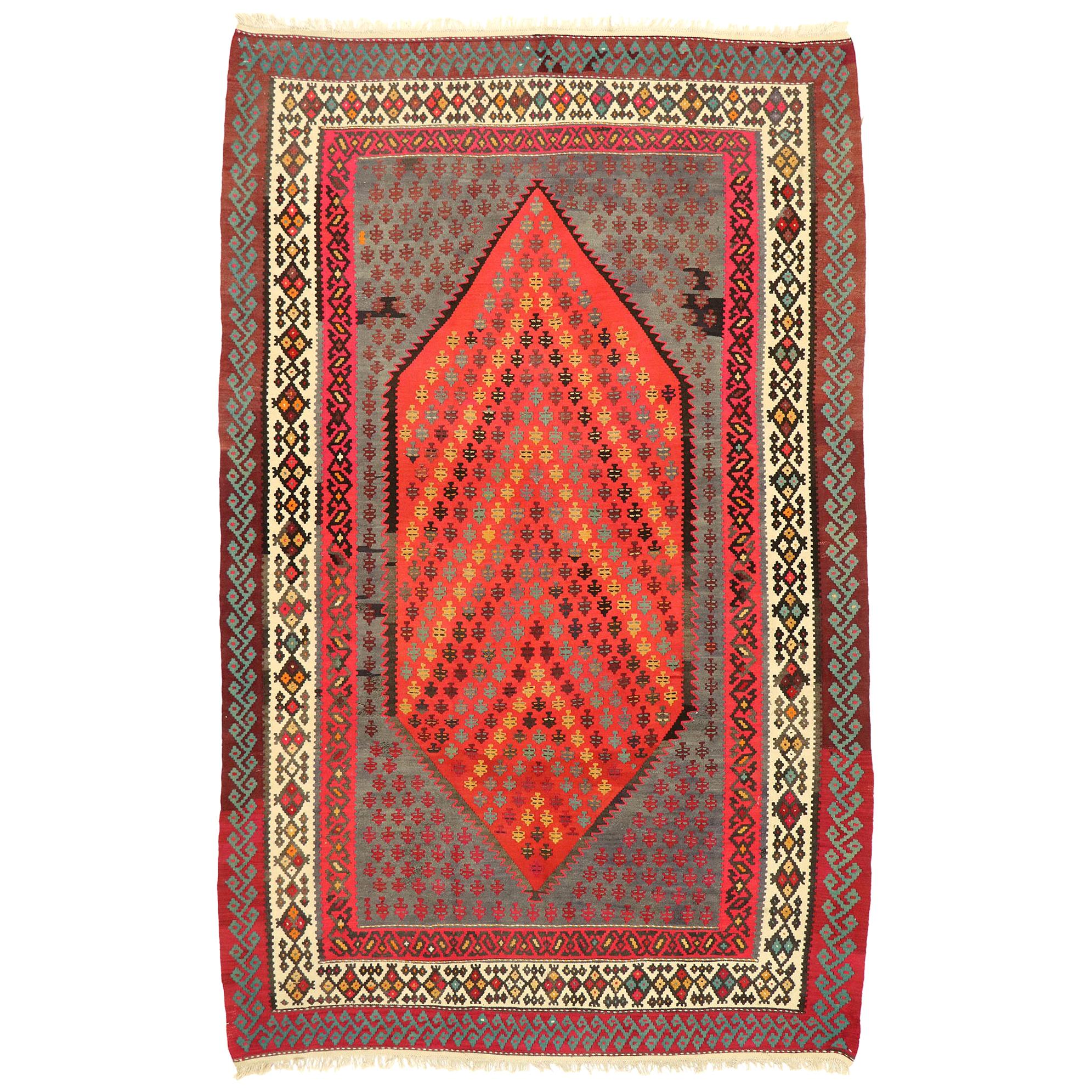 Vintage Persian Tribal Handgewebter Wollteppich im Angebot