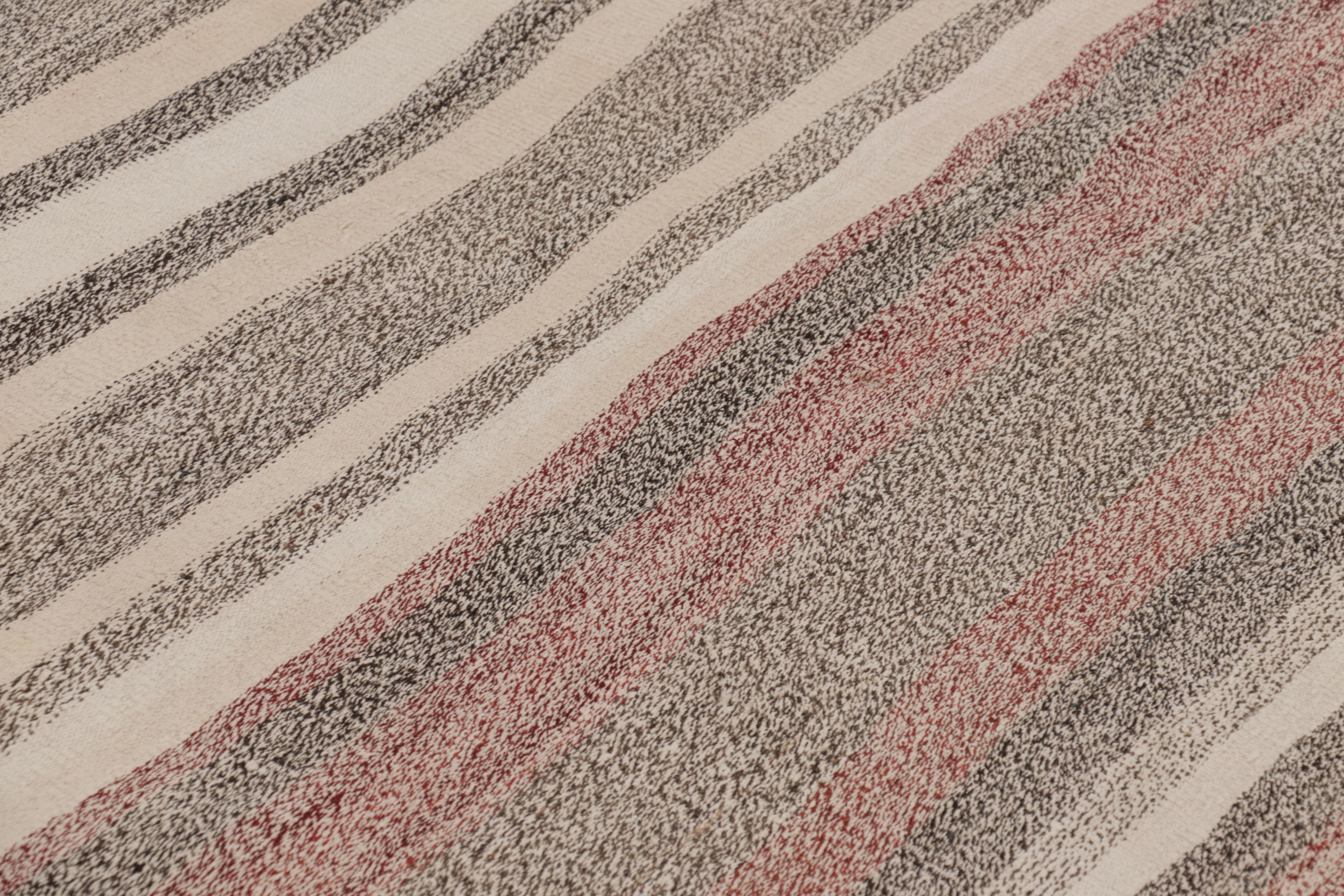 Tessuto a mano Vintage Persian Kilim Runner in Muted Neutral Stripes - Rug & Kilim in vendita