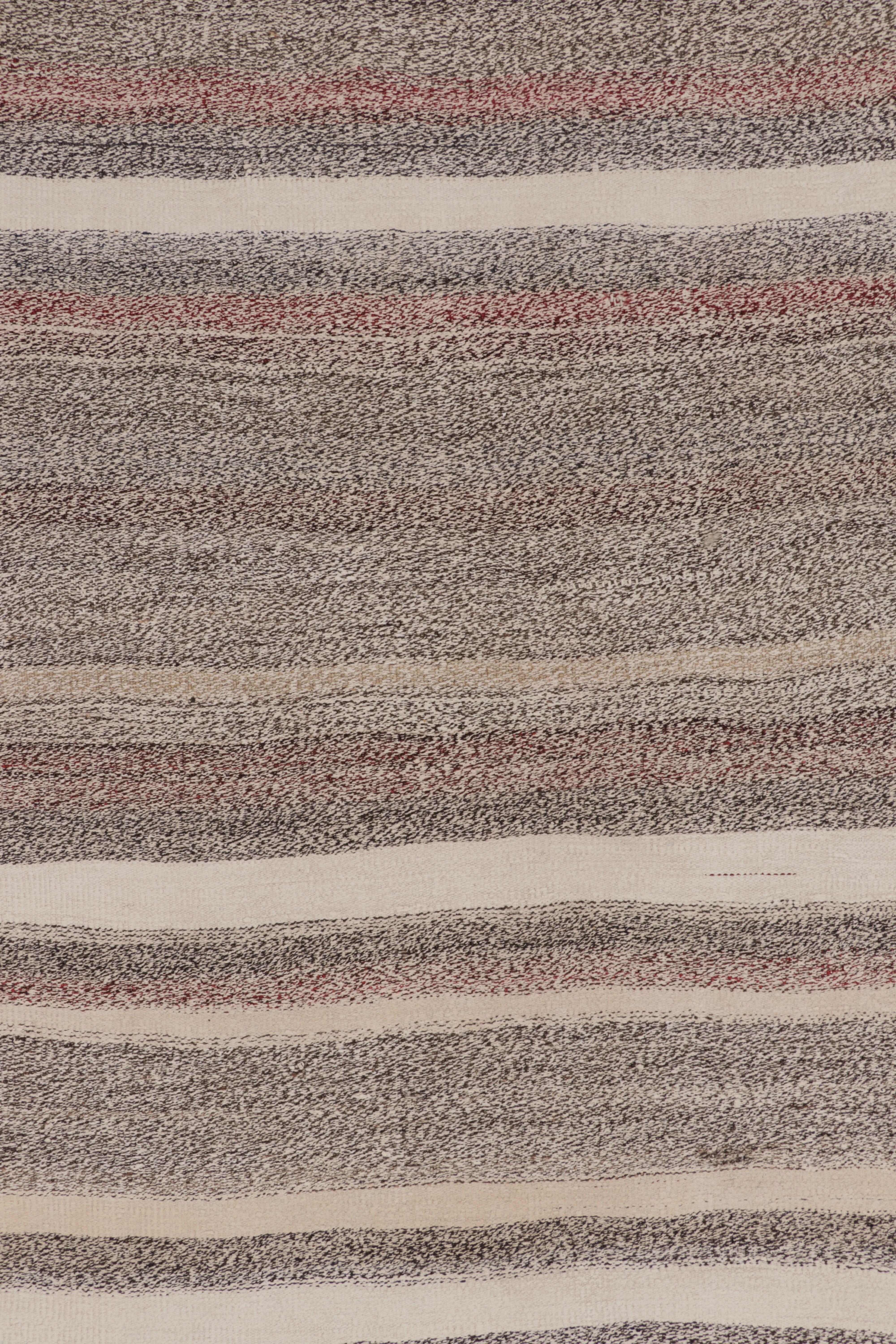 Vintage Persian Kilim Runner in Muted Neutral Stripes - Rug & Kilim In condizioni buone in vendita a Long Island City, NY