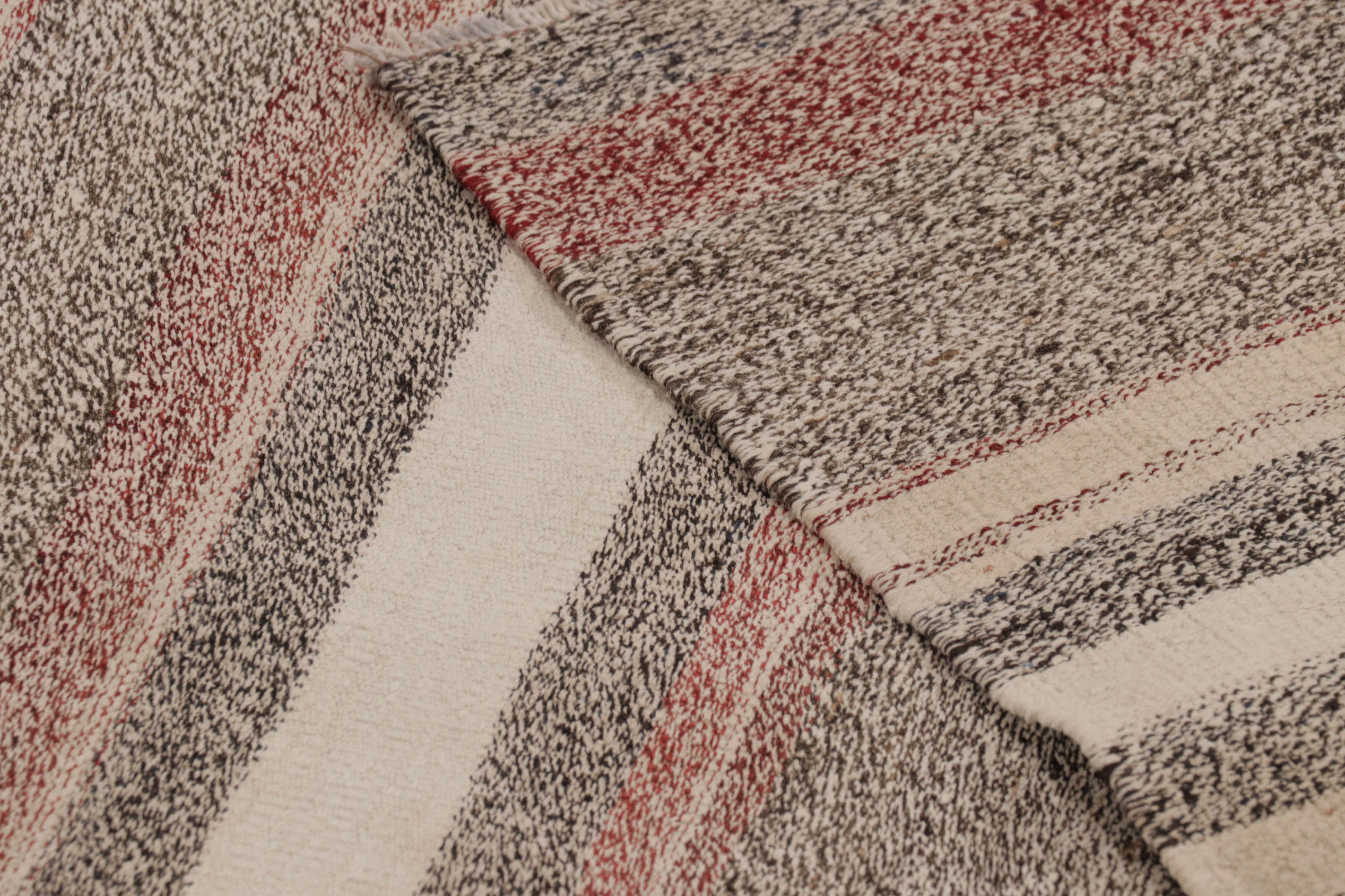 Vintage Persian Kilim Runner in Muted Neutral Stripes - Rug & Kilim in vendita 1