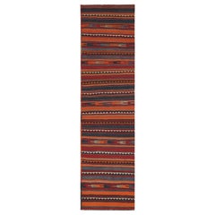 Persischer Kelim-Läufer im Vintage-Stil in Orange mit geometrischen Mustern von Rug & Kilim