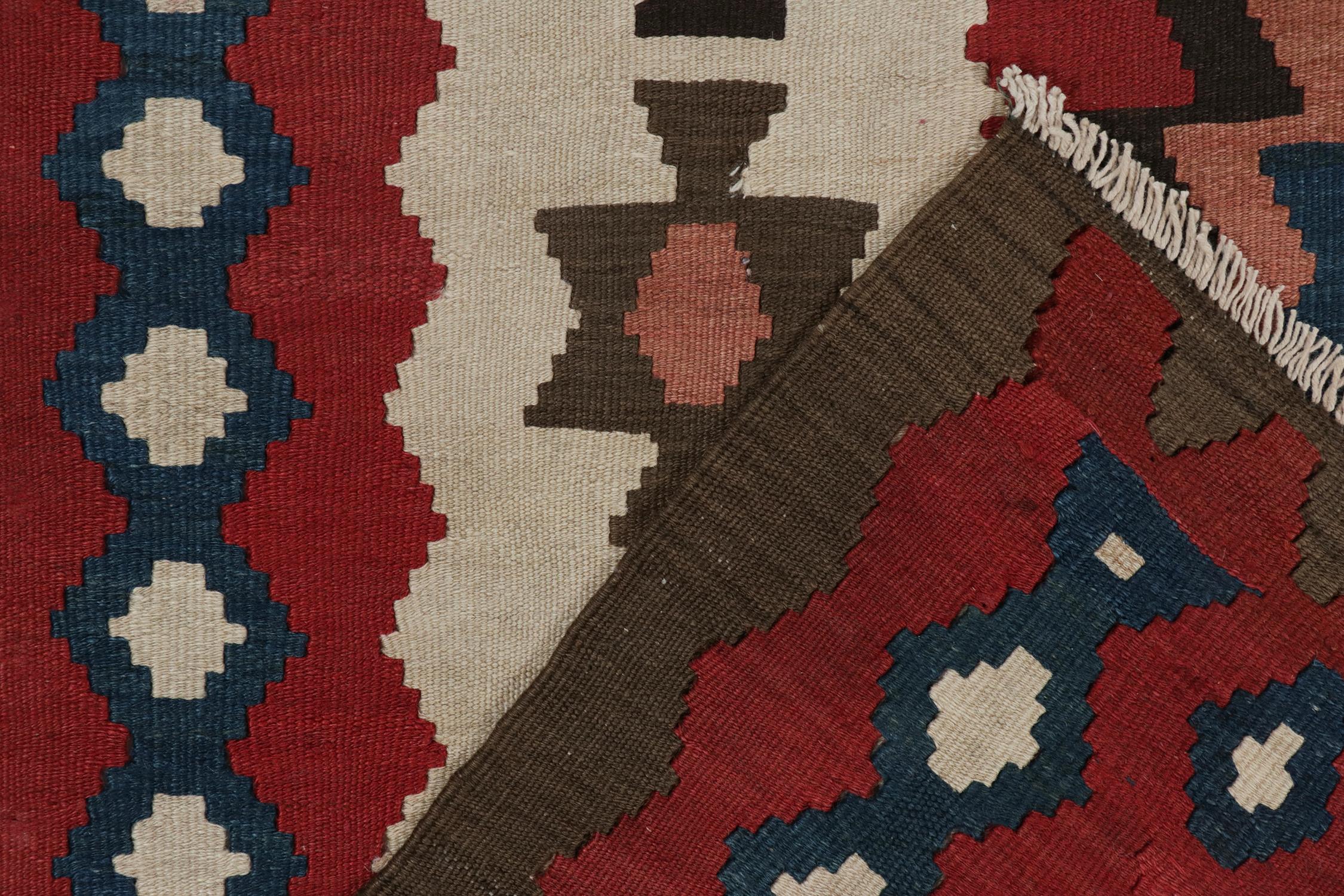 Persischer Vintage-Kelim-Läufer in Rot mit Medaillon-Muster von Rug & Kilim (Wolle) im Angebot
