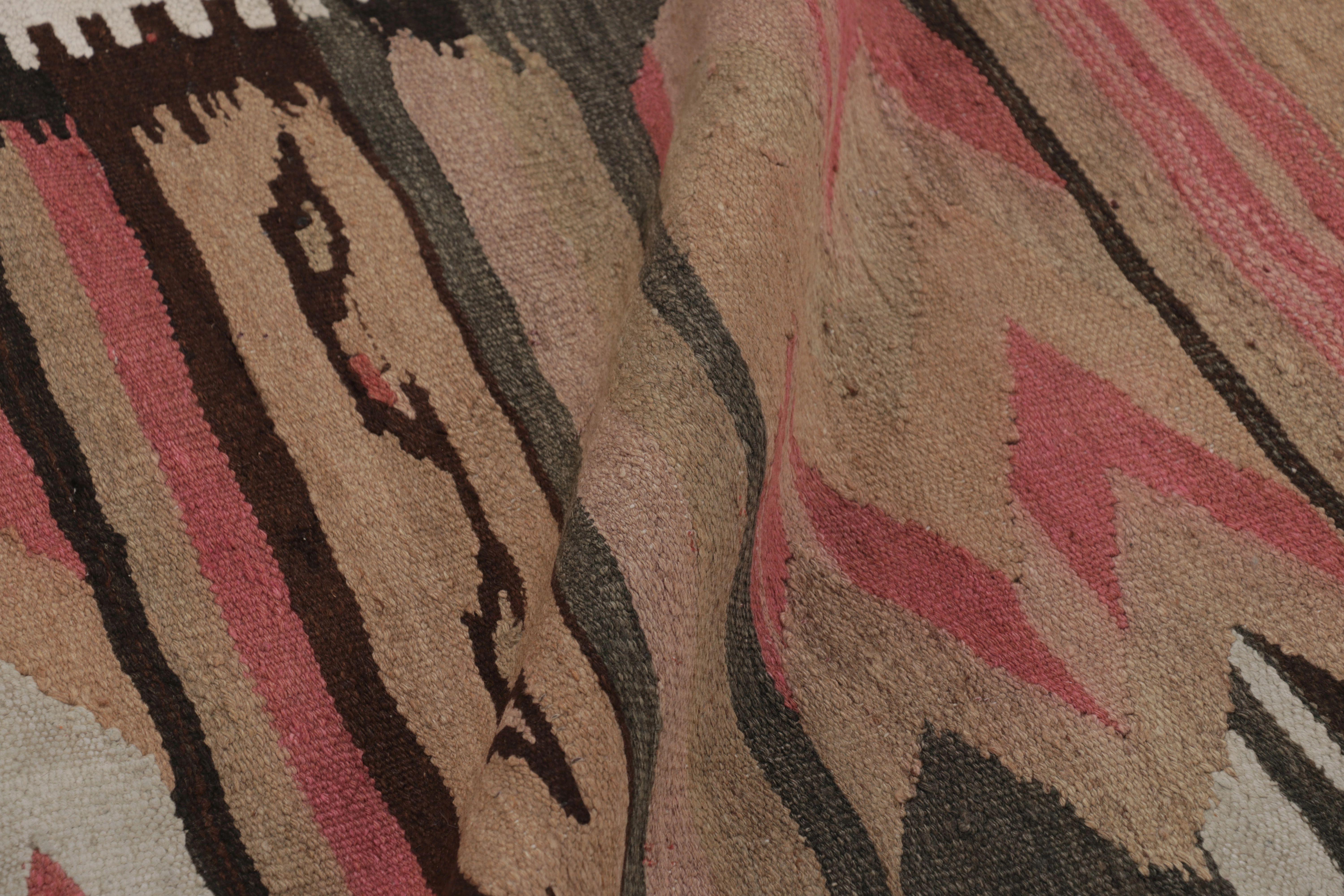 Vintage Persian Kilim Runner, Tribal Rug with Bold Chevrons - Rug & Kilim (Mitte des 20. Jahrhunderts) im Angebot