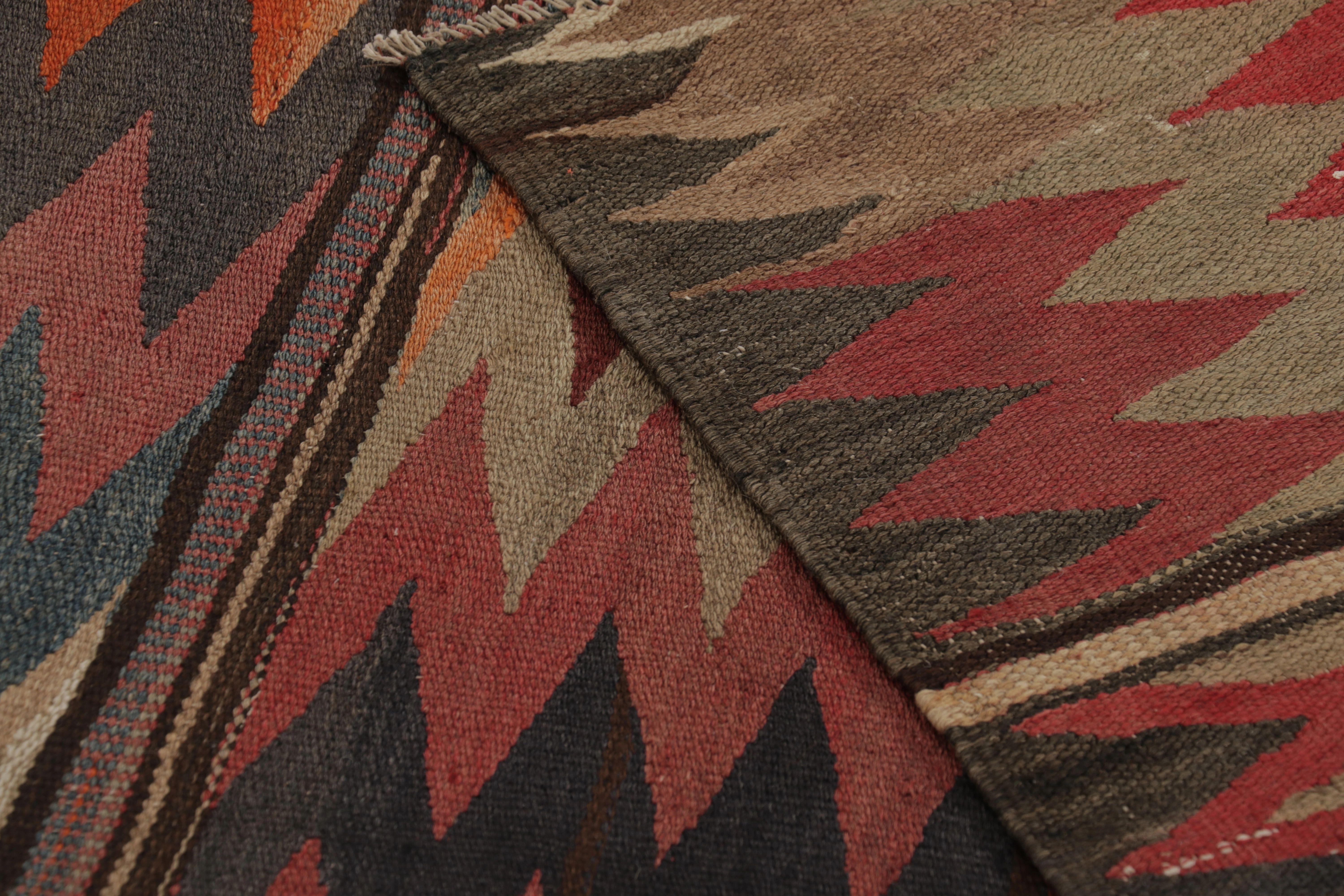 Vintage Persian Kilim Runner, Tribal Rug with Vibrant Chevrons - Rug & Kilim (Wolle) im Angebot