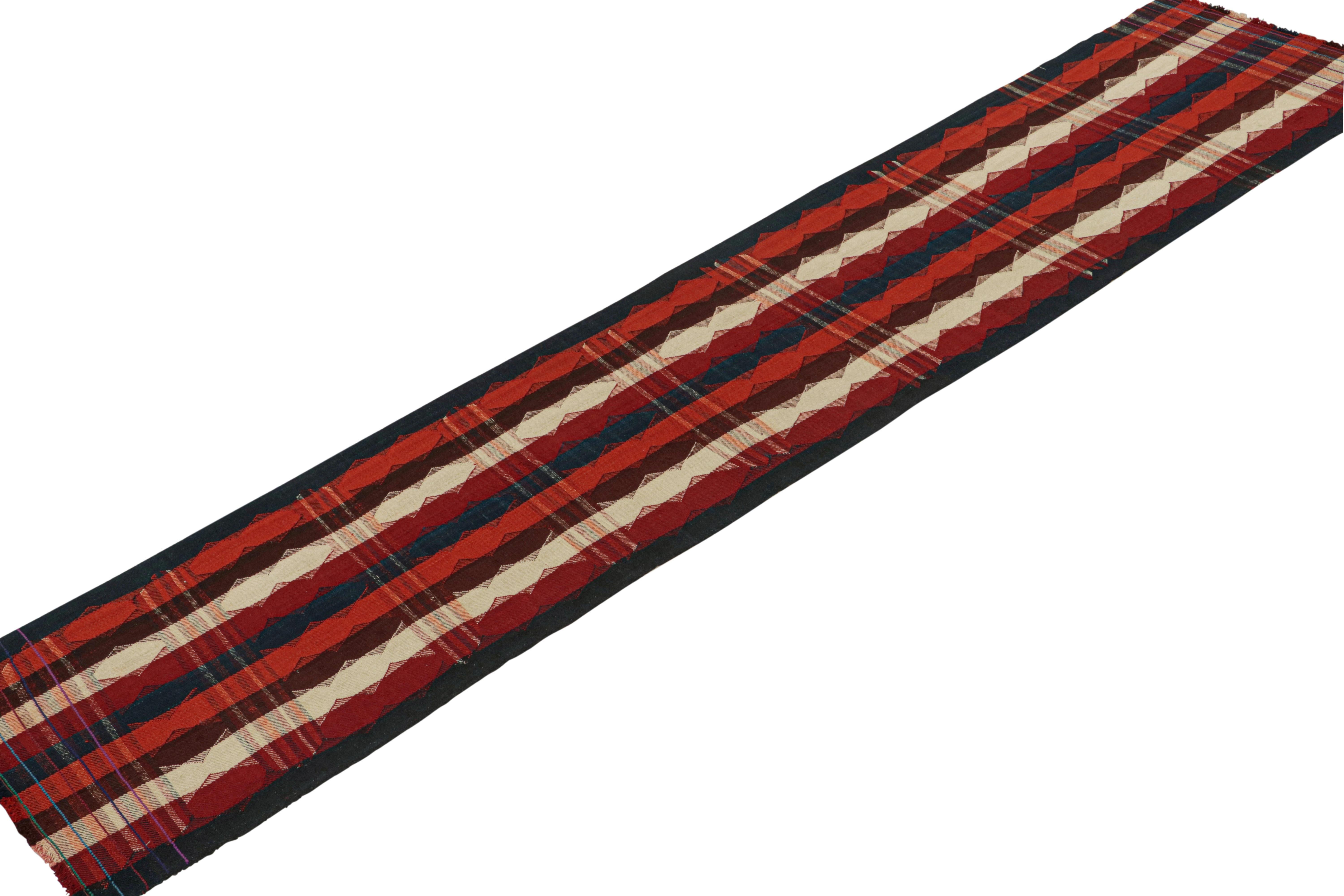 Tribale Runner persiano vintage con strisce e motivi geometrici di Rug & Kilim in vendita