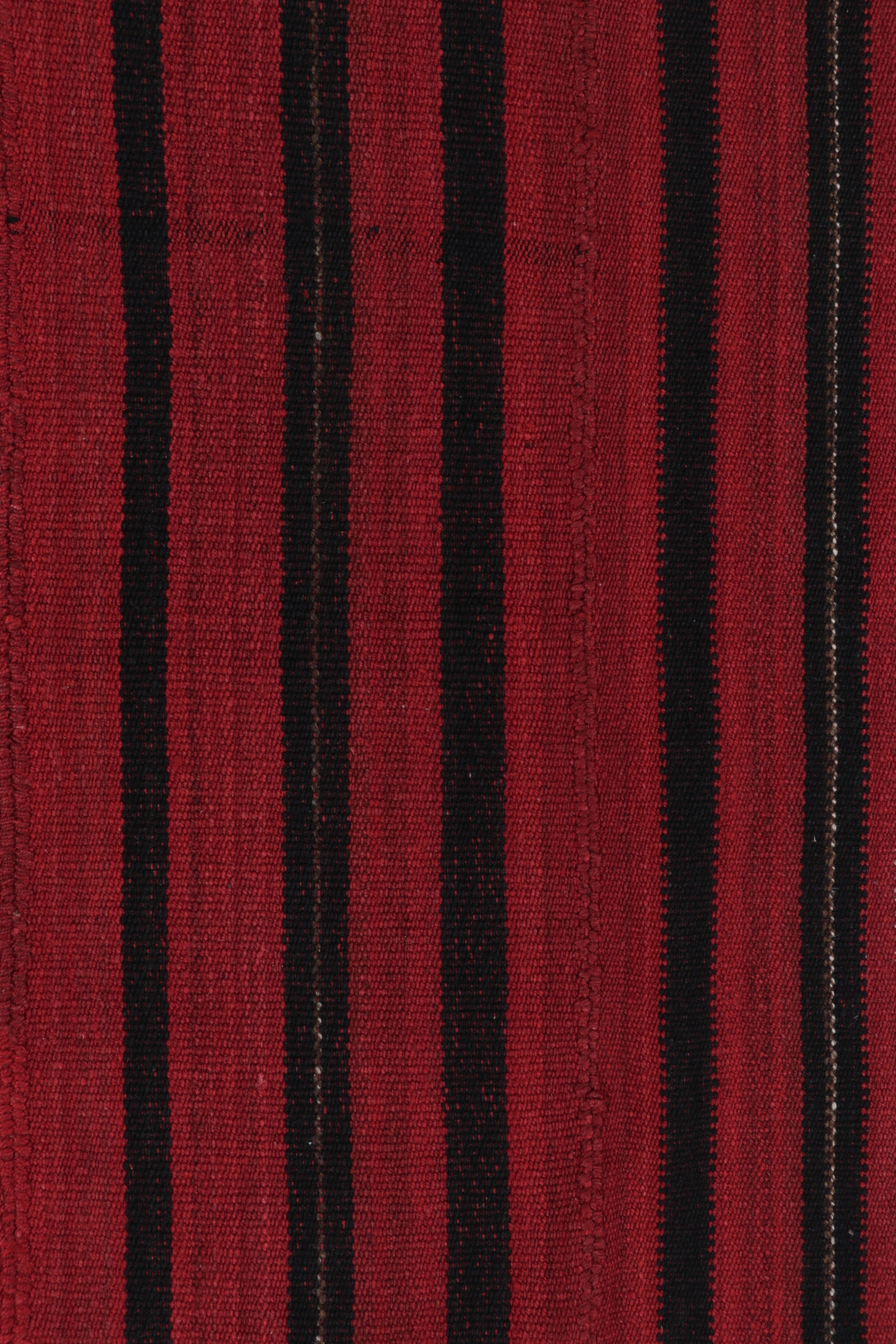 Vintage Persian Kilim, Stammes-Teppich in Rot und Schwarz gestreift (Persisch) im Angebot