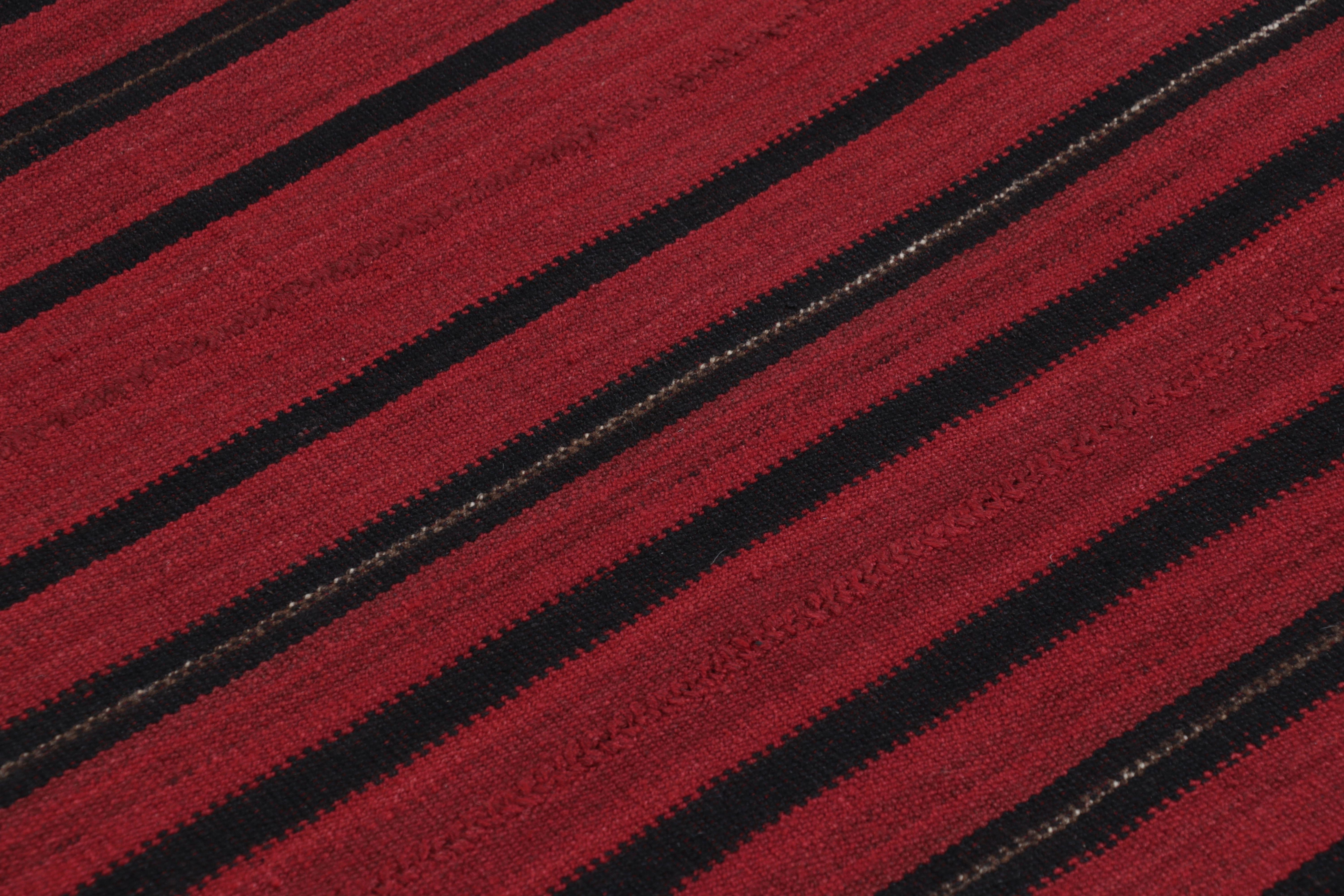 Vintage Persian Kilim, Stammes-Teppich in Rot und Schwarz gestreift (Handgewebt) im Angebot