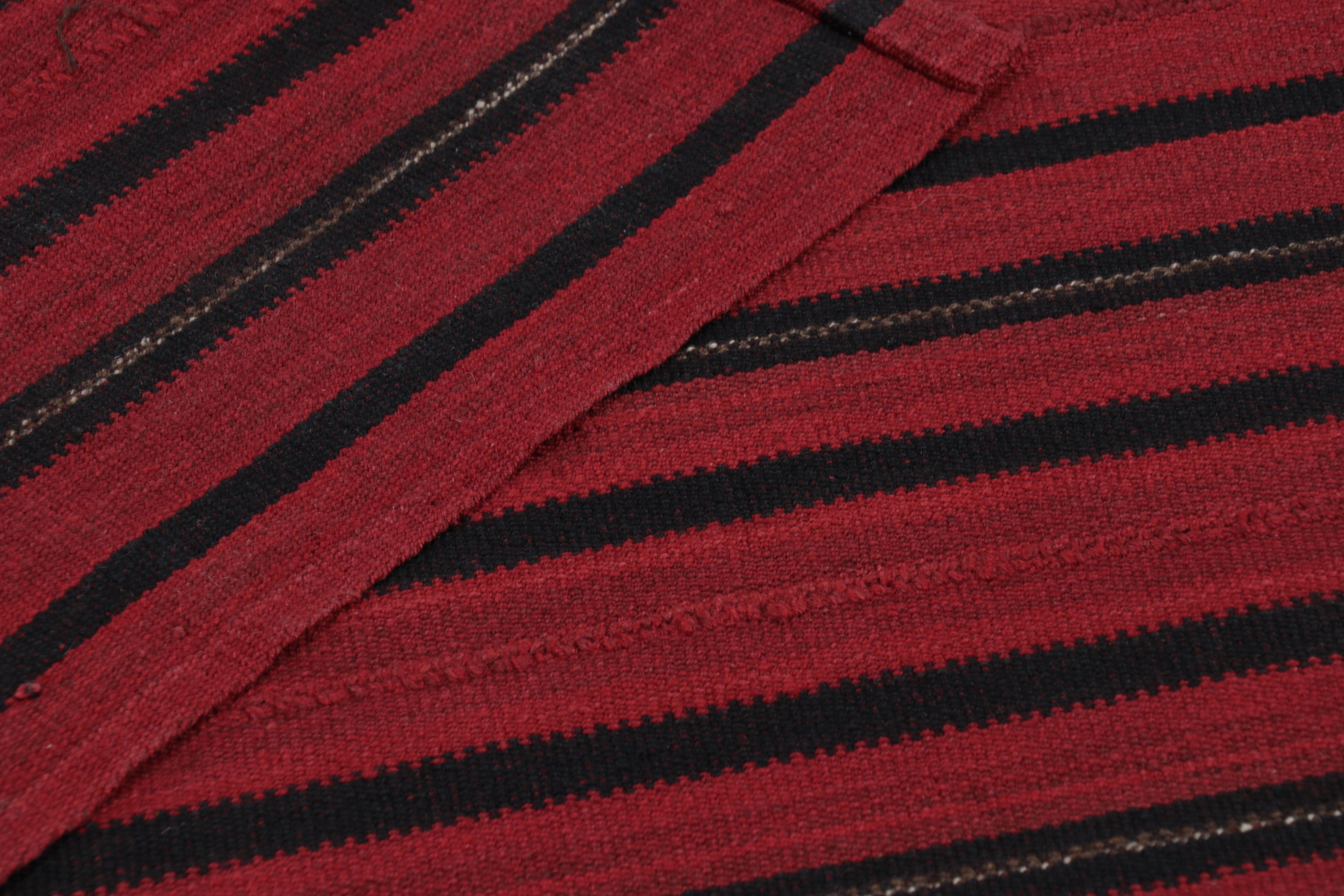 Vintage Persian Kilim, Stammes-Teppich in Rot und Schwarz gestreift (Wolle) im Angebot