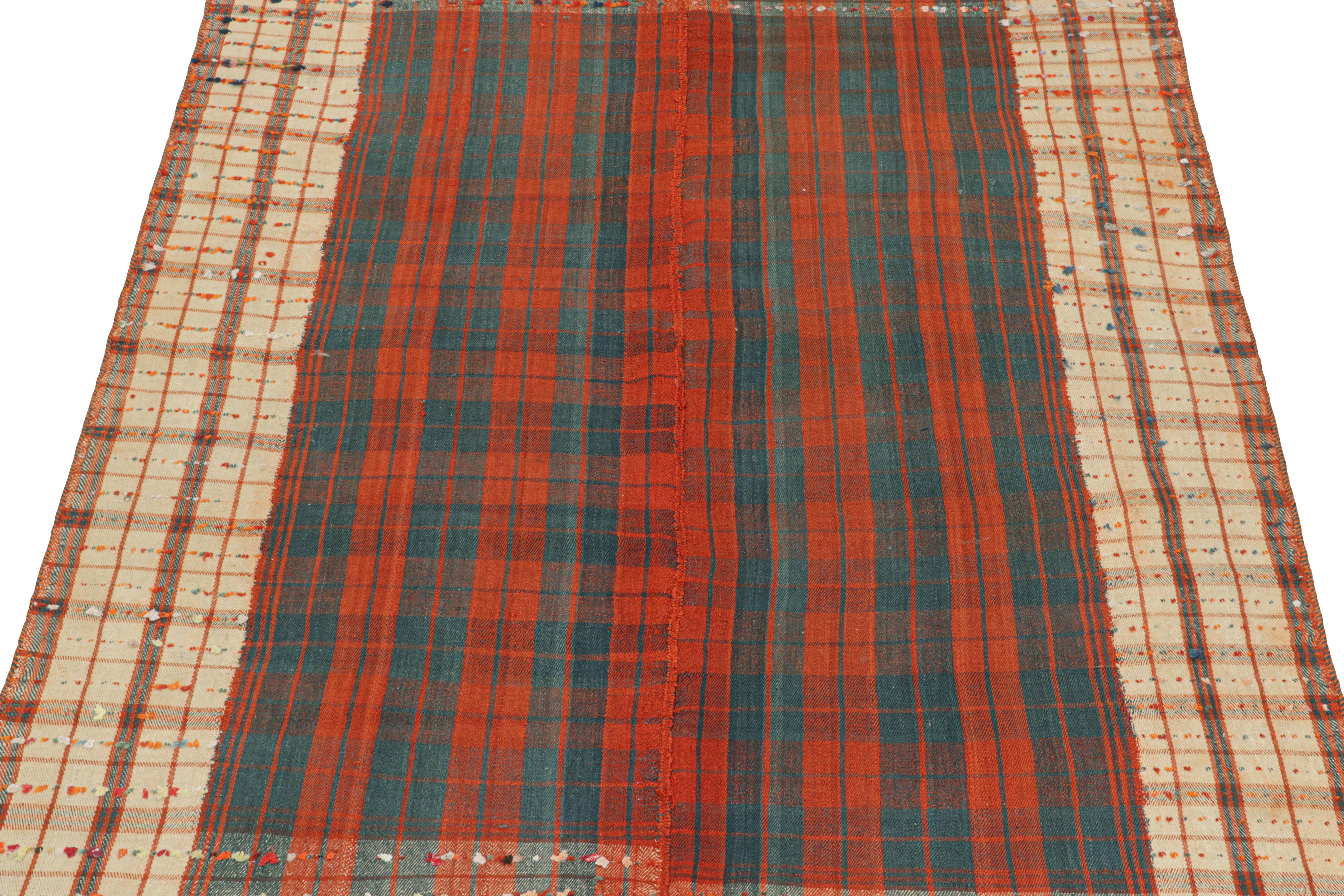 Persiano Kilim persiano vintage a strisce beige, rosse e blu di Rug & Kilim in vendita