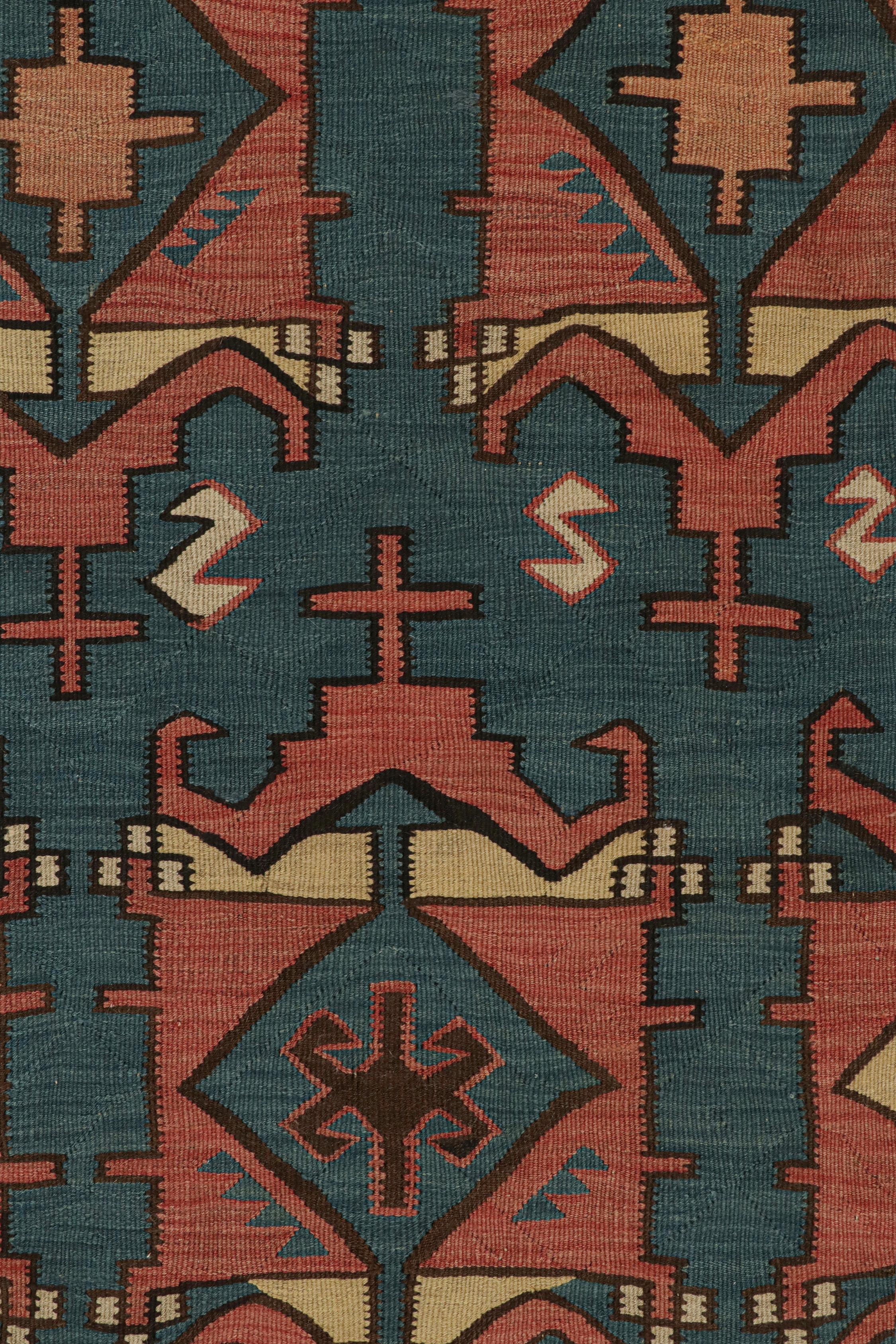 Persischer Kelim mit blauen geometrischen Mustern von Teppich & Kilim (Mitte des 20. Jahrhunderts) im Angebot