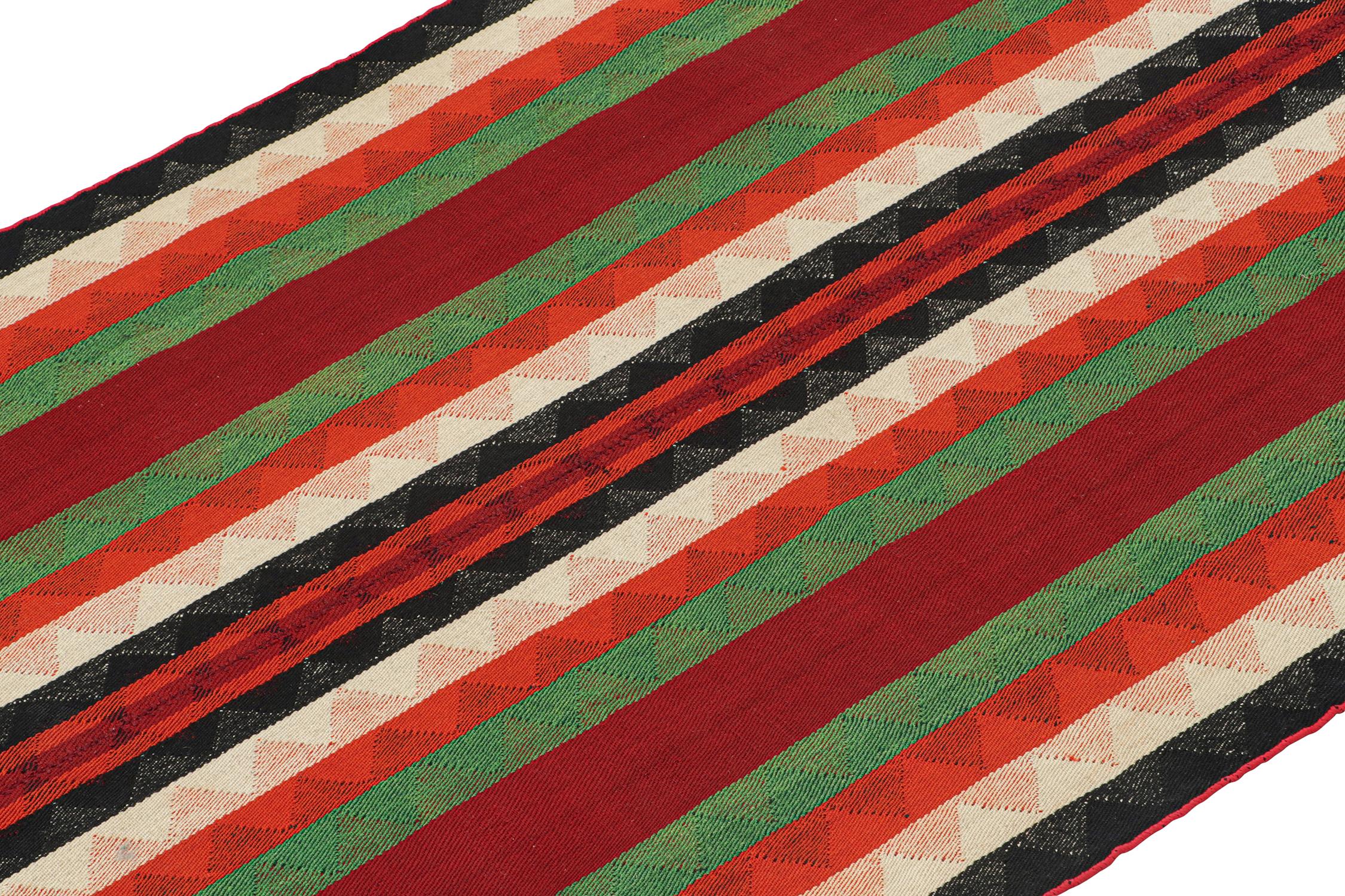 Persischer Kelim mit mehrfarbigen Streifen von Teppich & Kilim (Handgeknüpft) im Angebot