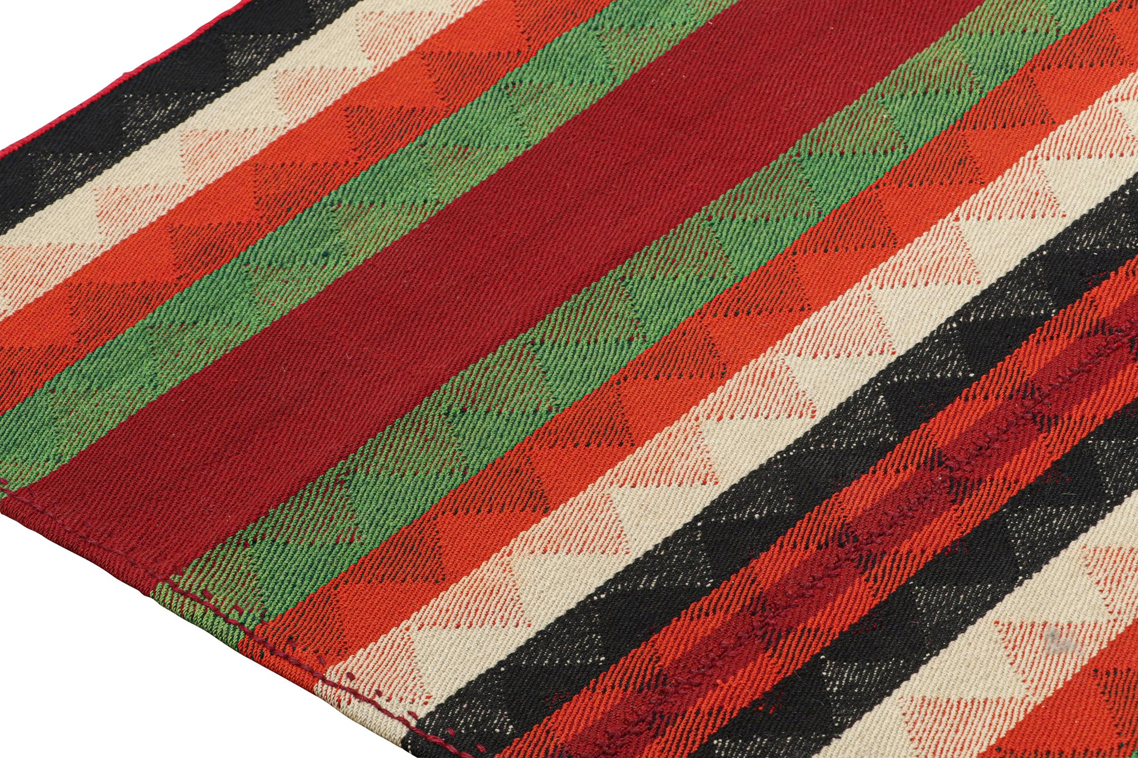 Persischer Kelim mit mehrfarbigen Streifen von Teppich & Kilim im Zustand „Gut“ im Angebot in Long Island City, NY