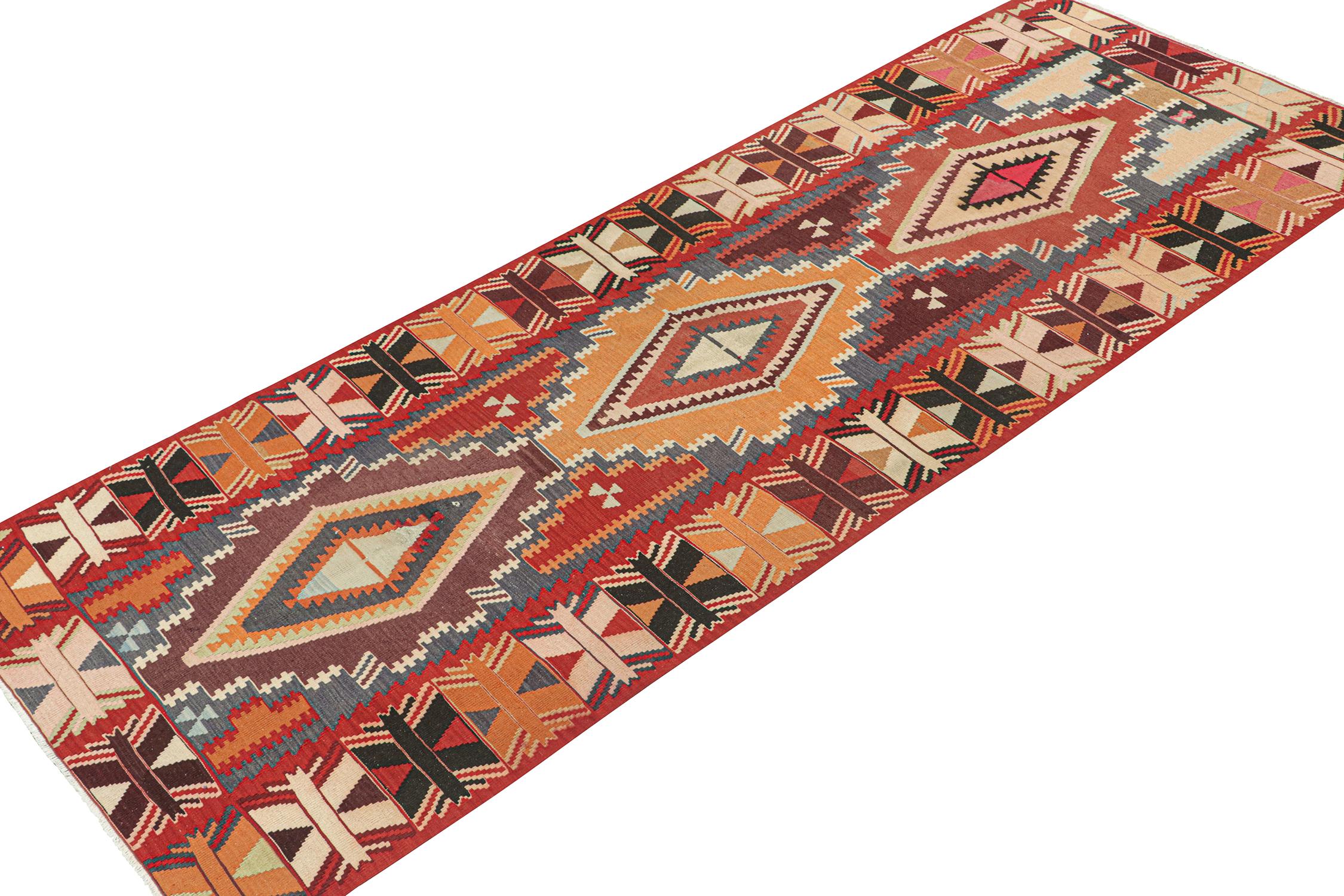 Persischer Kelim mit polychromen, geometrischen Mustern von Teppich & Kilim (Stammeskunst) im Angebot