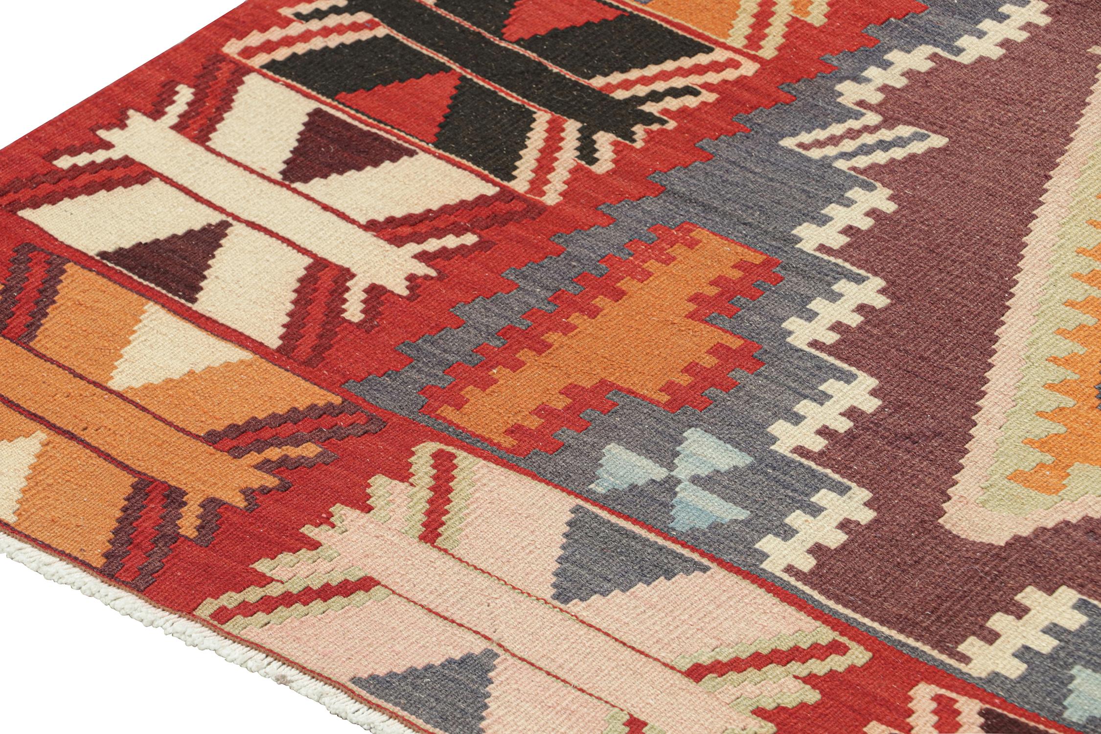 Persischer Kelim mit polychromen, geometrischen Mustern von Teppich & Kilim im Zustand „Gut“ im Angebot in Long Island City, NY