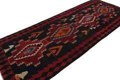 Persischer Vintage-Kelim im Vintage-Stil mit roten Medaillons auf einem blauen Feld, von Rug & Kilim