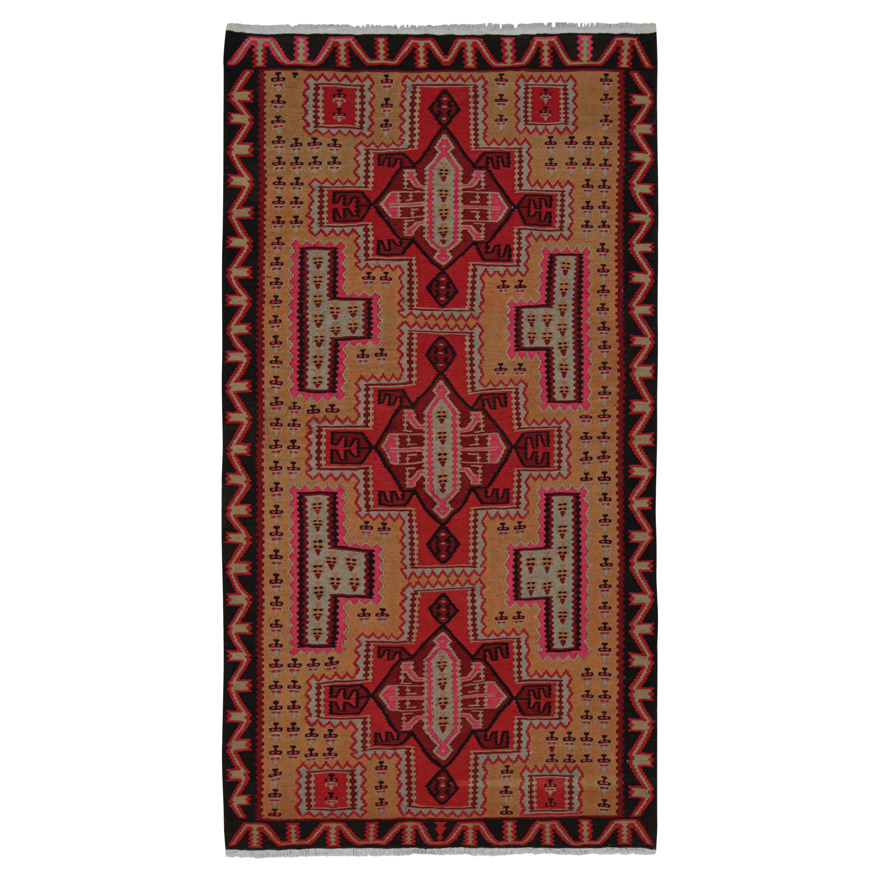 Kilim persiano vintage con medaglioni rossi su campo dorato, da Rug & Kilim in vendita