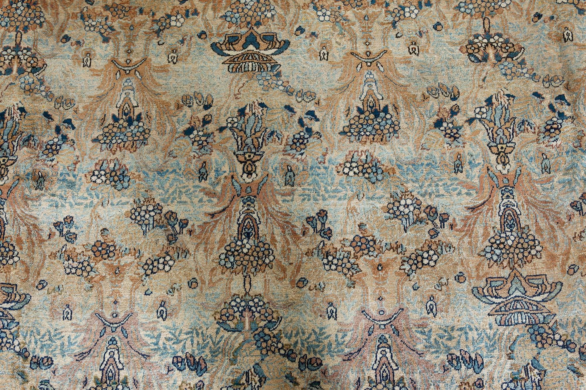 Doris Leslie Blauer Vintage Persischer Kirman Handgefertigter Vintage-Wollteppich (Handgeknüpft) im Angebot