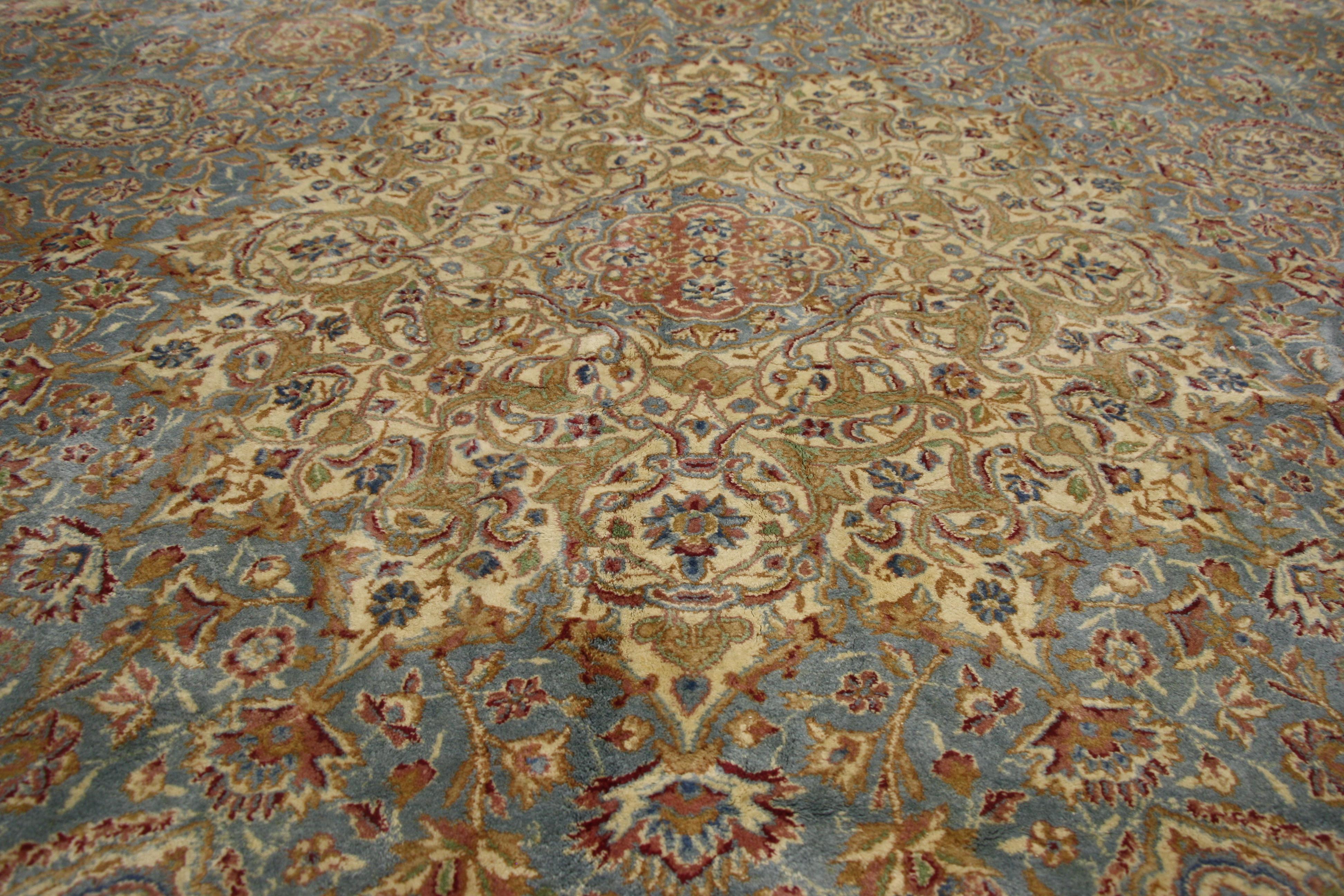 Noué à la main Tapis persan vintage de taille palais Kirman avec style provincial français romantique en vente