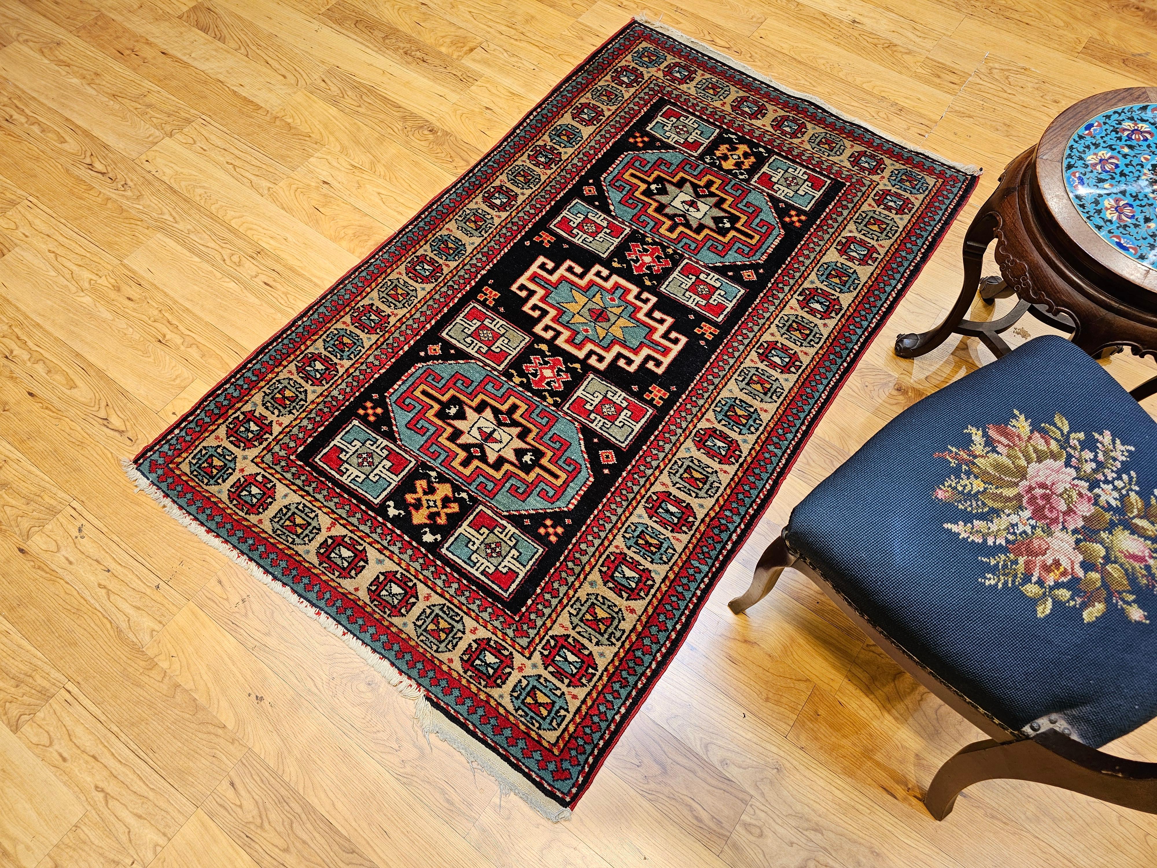 Persischer Kurdischer Vintage-Teppich in Marineblau, Hellbraun und Blau mit geometrischem Muster im Angebot 10