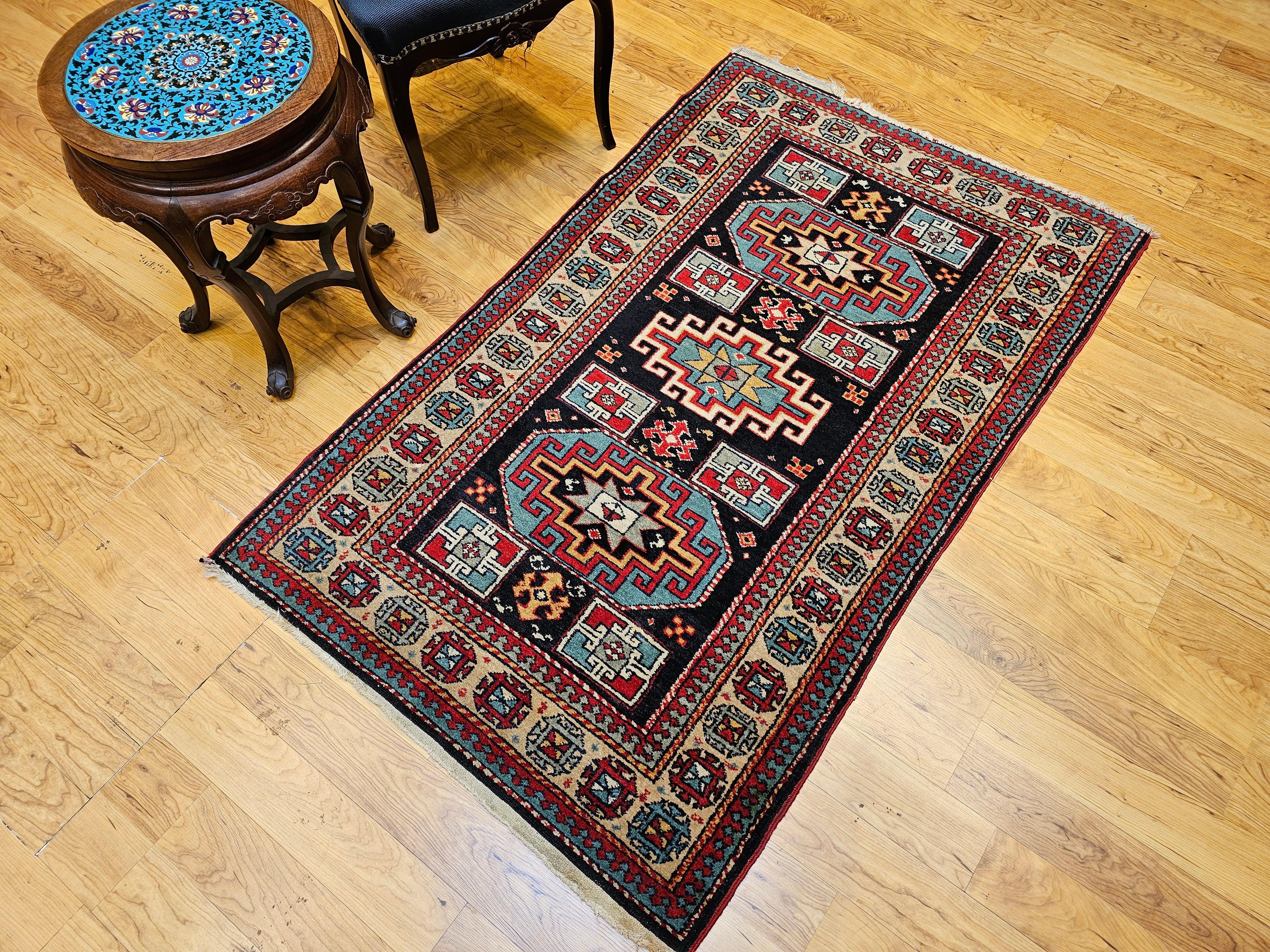 Persischer Kurdischer Vintage-Teppich in Marineblau, Hellbraun und Blau mit geometrischem Muster im Angebot 14
