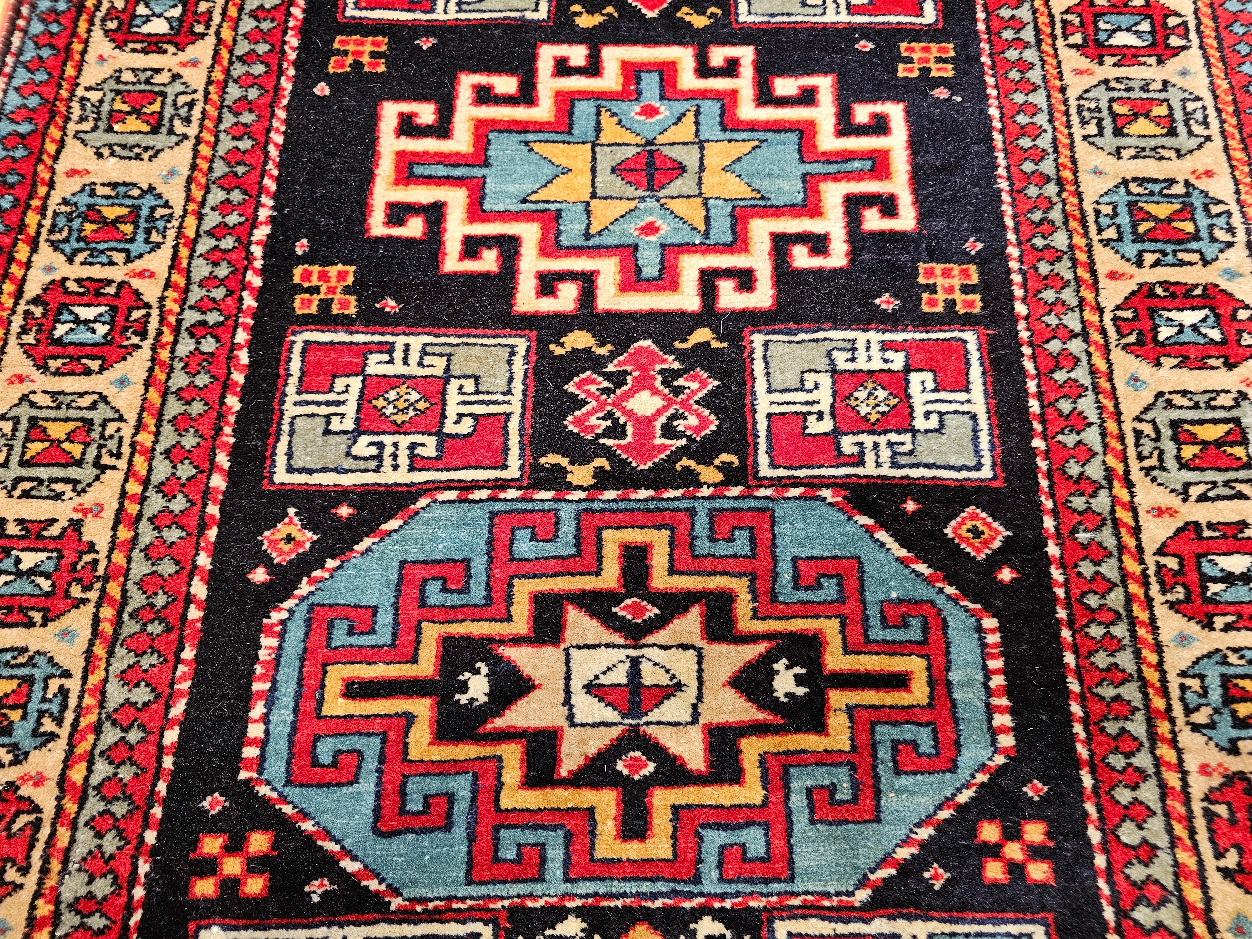 Persischer Kurdischer Vintage-Teppich in Marineblau, Hellbraun und Blau mit geometrischem Muster im Zustand „Gut“ im Angebot in Barrington, IL