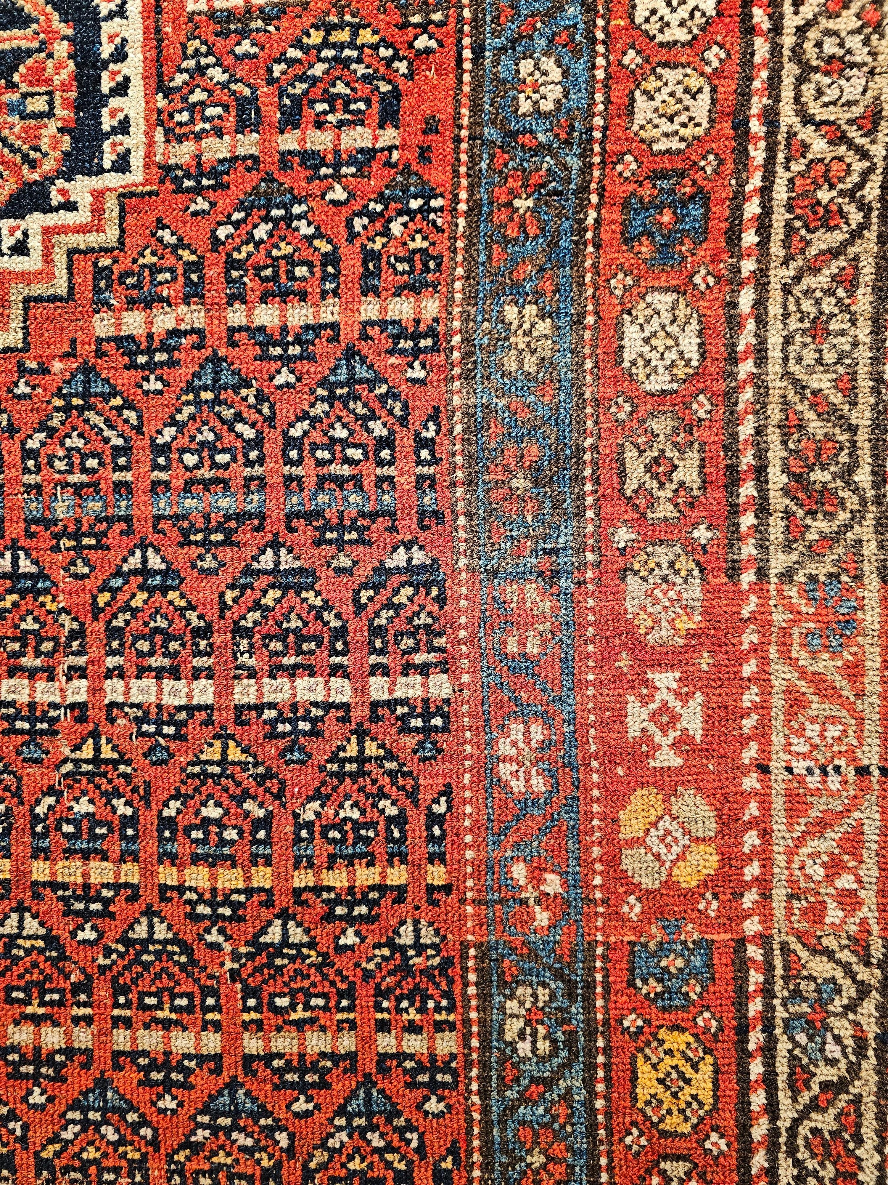 Camino de Mesa Ancho Bidjar Vintage Kurdo con Diseño Paisley en Terracota, Azul Francés siglo XX en venta