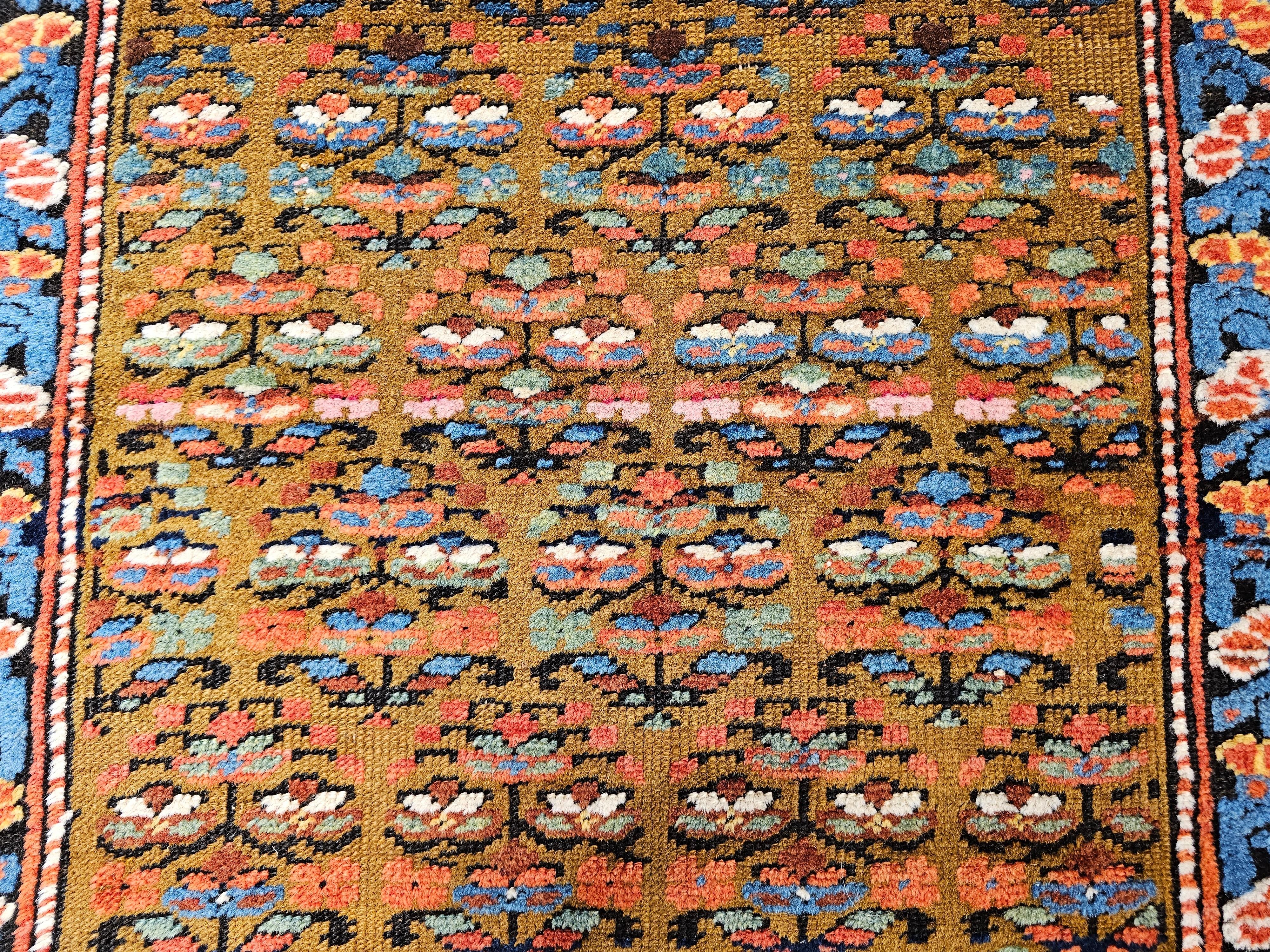 20ième siècle Tapis de couloir vintage persan kurde en crin de camel à motif intégral en vente