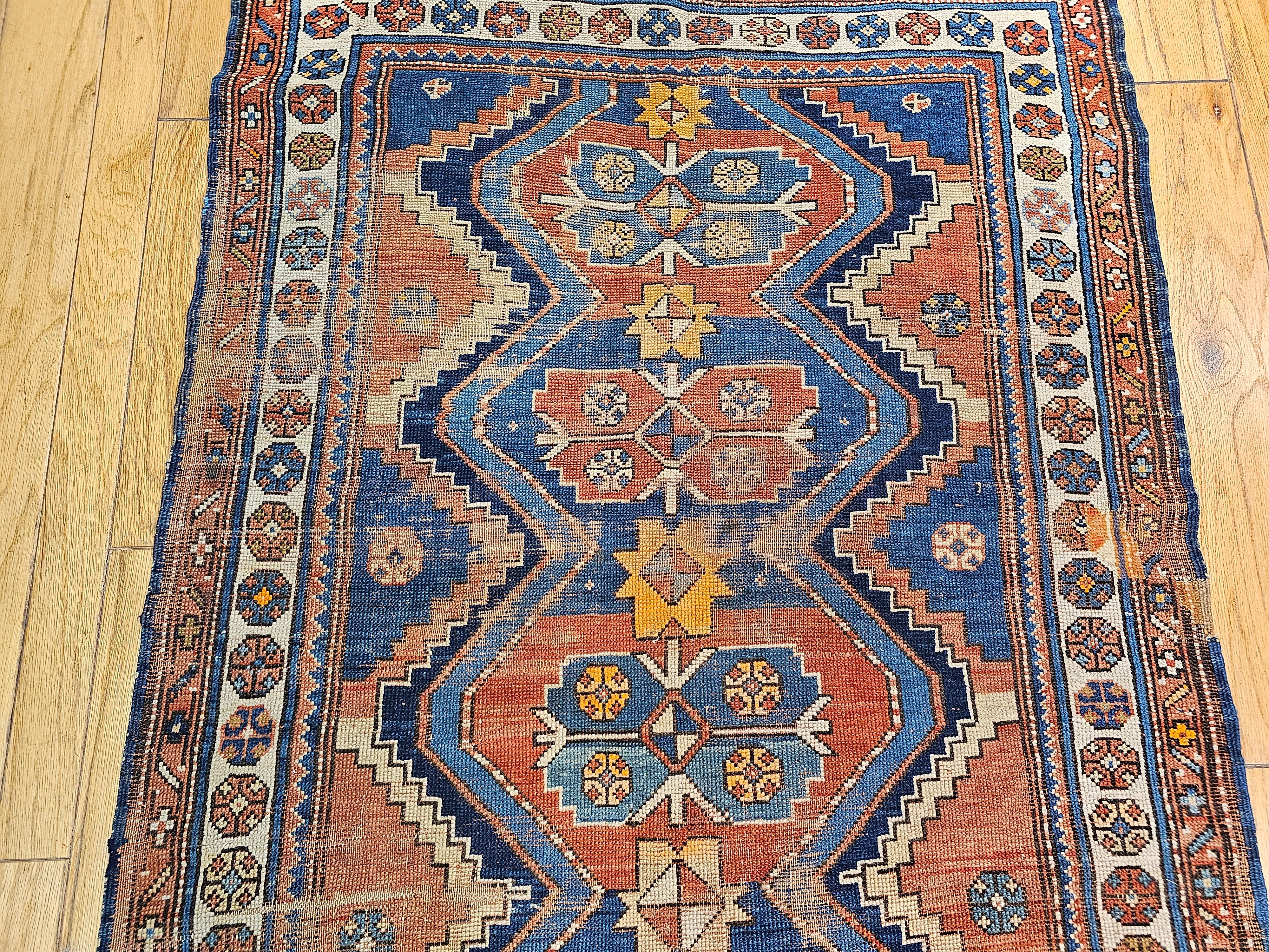 Persischer Kurdischer Stammes-Teppich/Wide-Läufer in geometrischem Muster, Vintage (Pflanzlich gefärbt) im Angebot