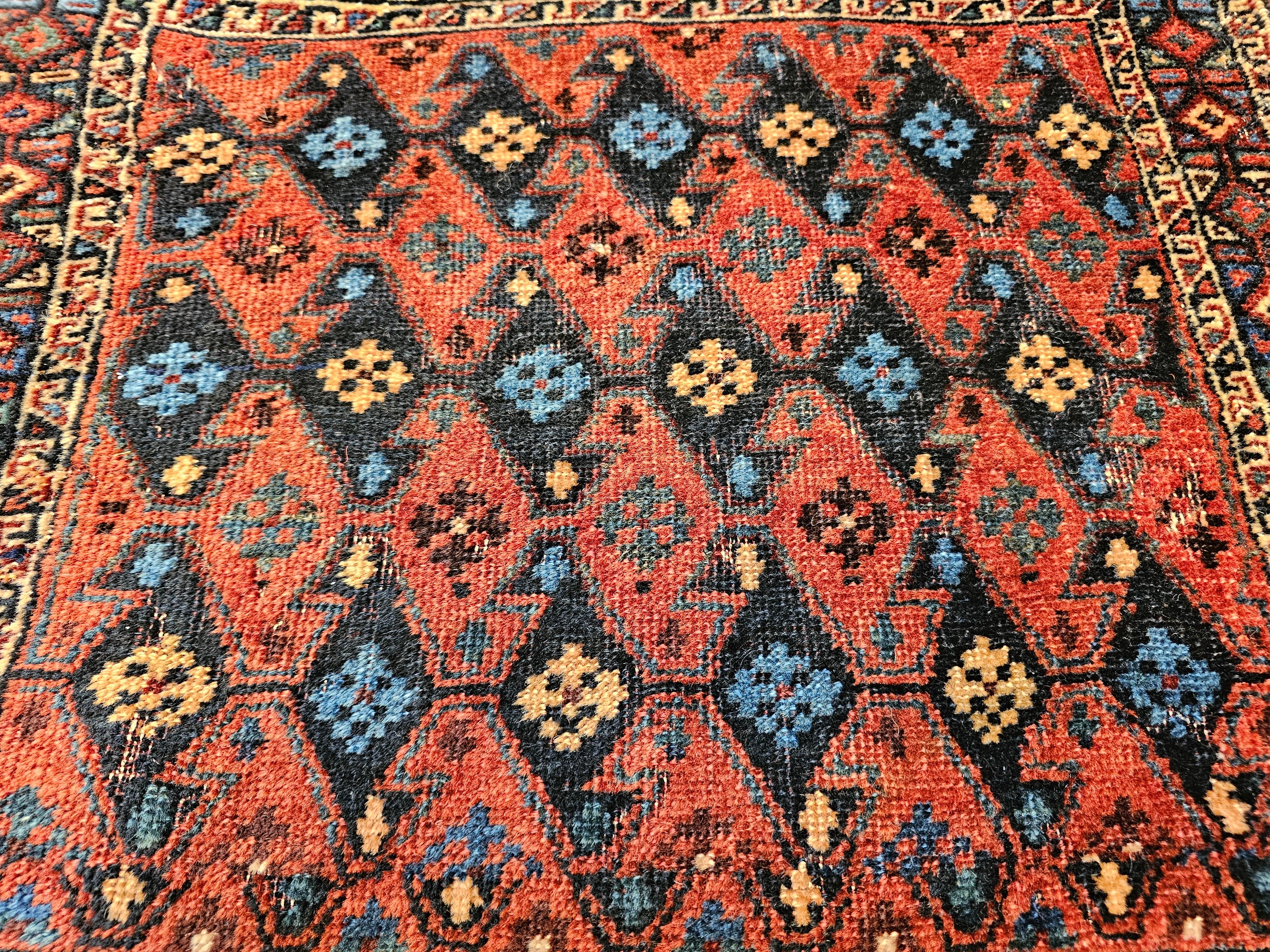 Bolso Vintage Persa Kurdo Tribal en Borgoña, Amarillo, Azul, Azul Marino Teñido con vegetales en venta