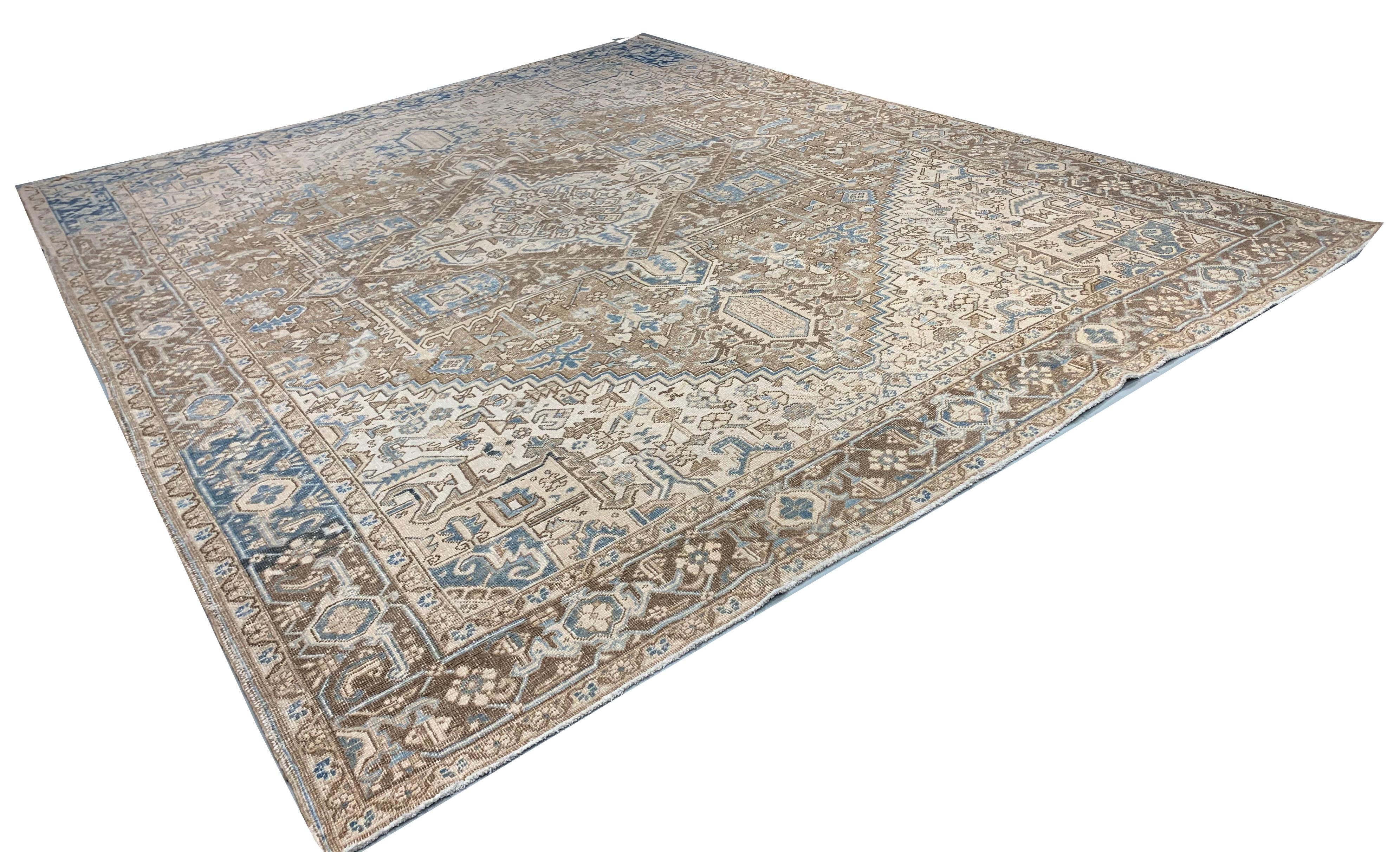 20th Century Vintage Persian Lightly Distressed Heriz Rug  9'10 x 12'6 For Sale