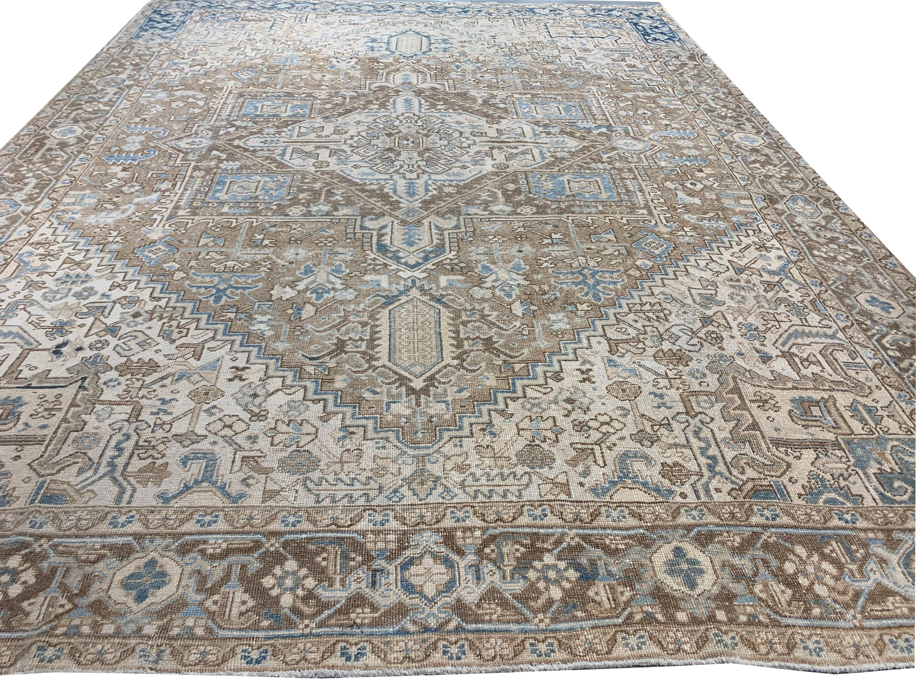 Vintage Circa 1940 Persischer Taupe Elfenbein Hell Distressed Heriz Teppich im Used-Look  9'10 x 12'6 Zoll im Angebot 1