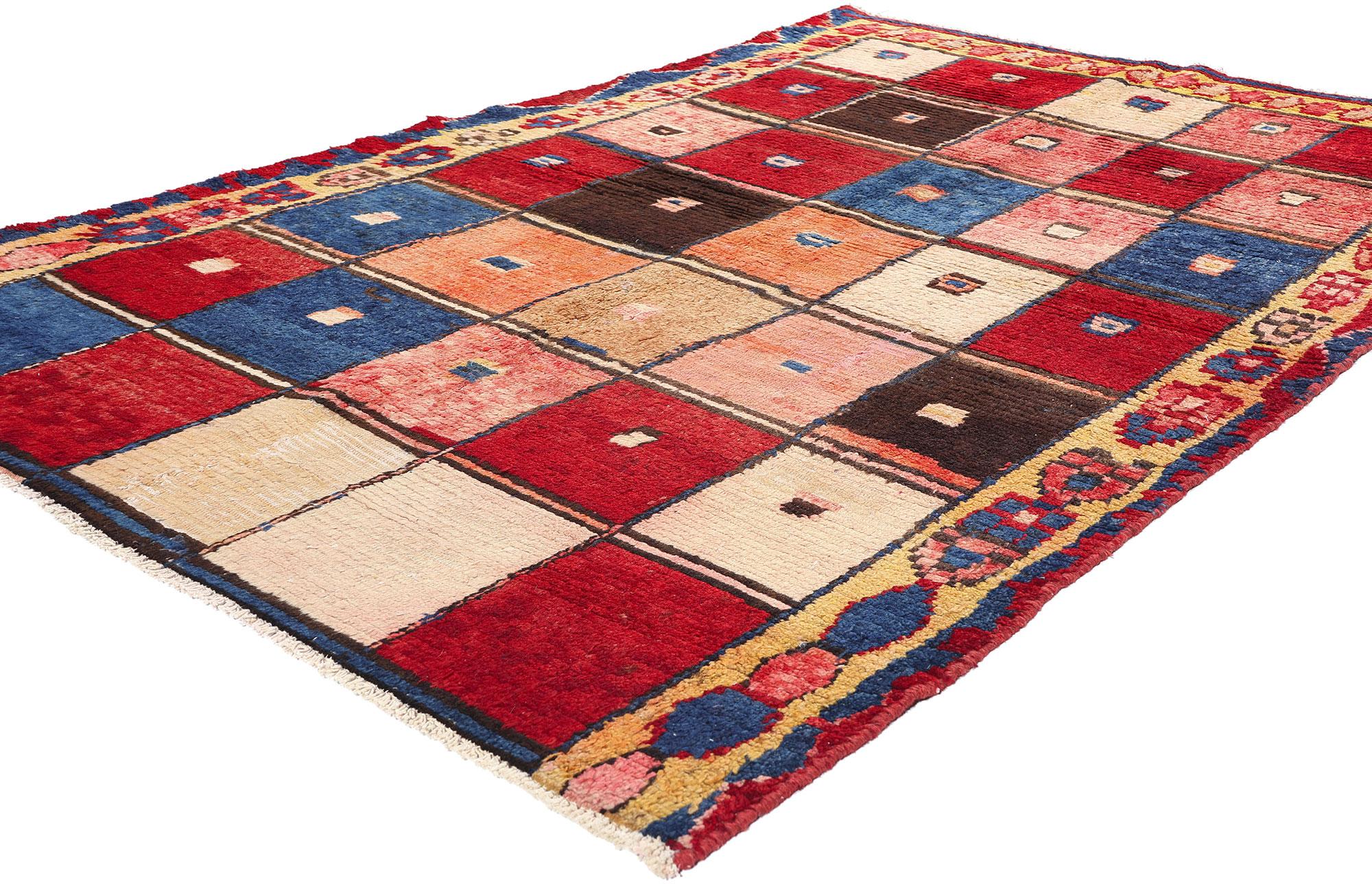 78879 Vintage Persian Lori Checkerboard Rug, 05'01 x 07'01. Dieser bezaubernde, handgeknüpfte Lori-Teppich aus Wolle im Vintage-Stil besticht durch sein lebhaftes Schachbrettmuster. Jedes Quadrat ist mit konzentrischen Formen übersät, die ihm Tiefe