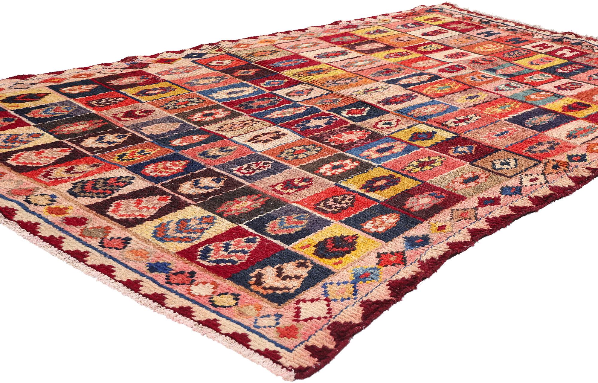 78877 Vintage Persian Lori Checkerboard Rug, 05'01 x 07'08. Dieser exquisite, handgeknüpfte Lori-Teppich aus Wolle im Vintage-Stil besticht durch sein kompliziertes Schachbrettmuster, das mit einer Reihe zweideutiger Stammessymbole gefüllt ist.