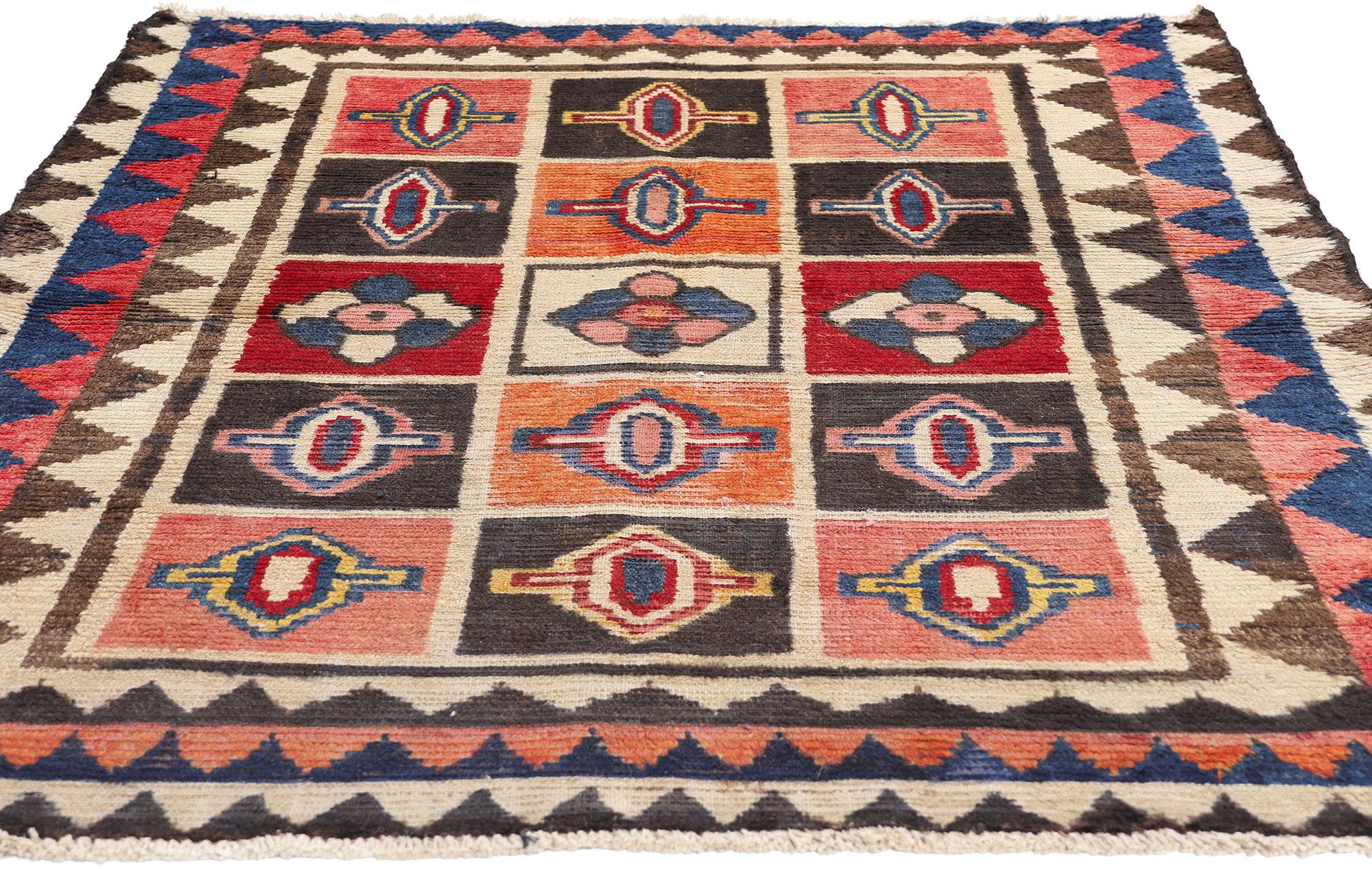 Persischer Lori-Schachbrett-Teppich im Vintage-Stil (Moderne der Mitte des Jahrhunderts) im Angebot