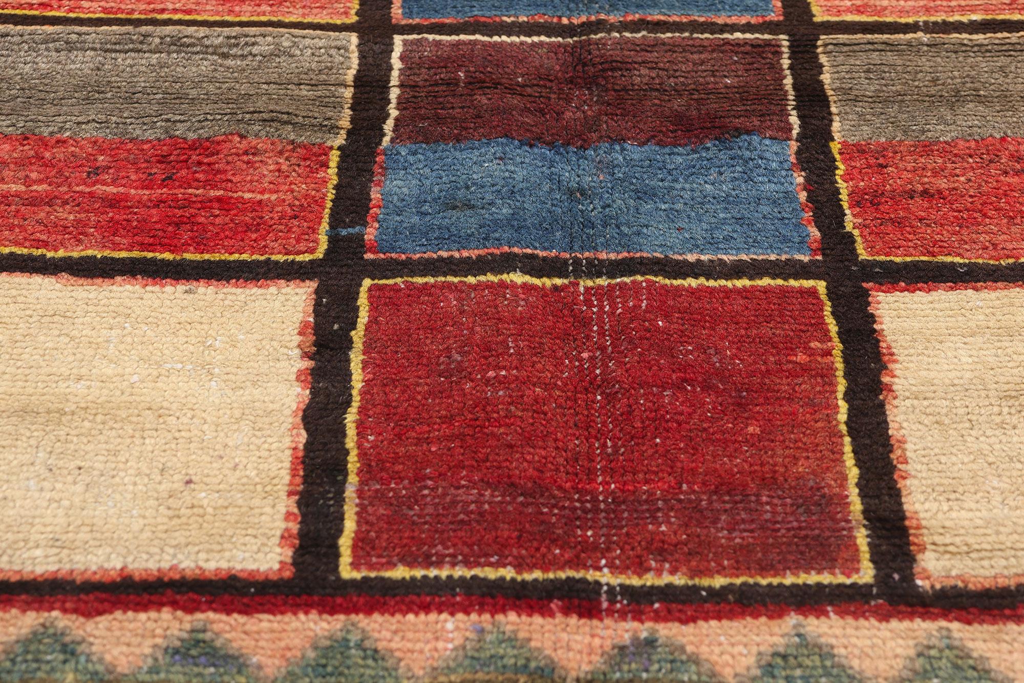 Persischer Lori-Schachbrett-Teppich im Vintage-Stil im Zustand „Gut“ im Angebot in Dallas, TX