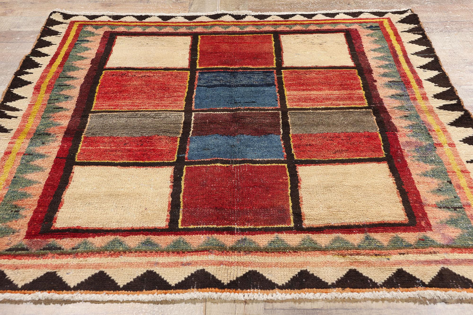 Persischer Lori-Schachbrett-Teppich im Vintage-Stil im Angebot 1