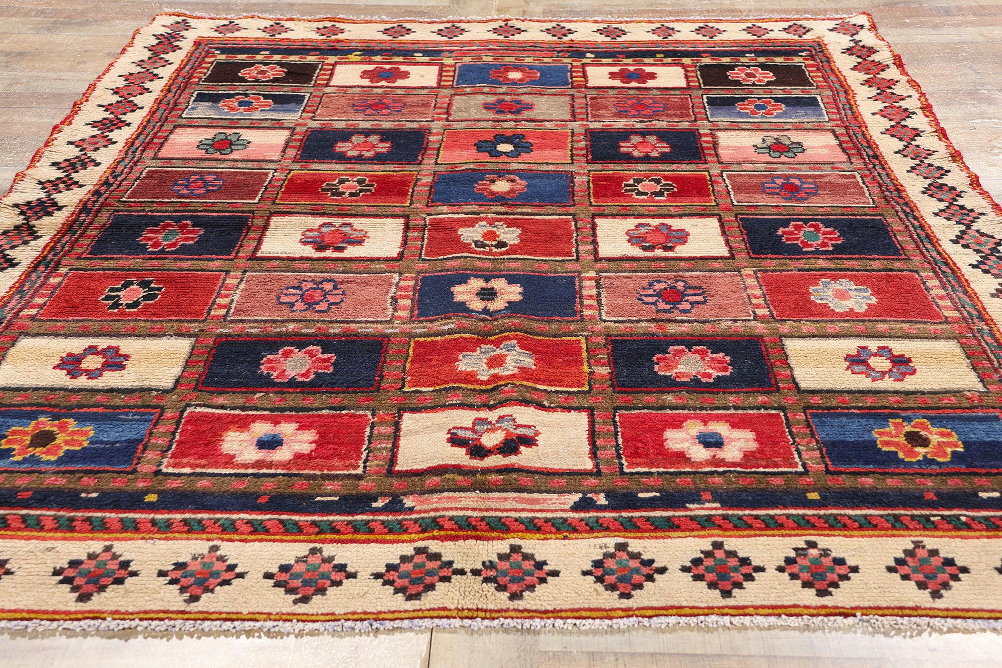 Persischer Lori-Schachbrett-Teppich im Vintage-Stil im Angebot 1