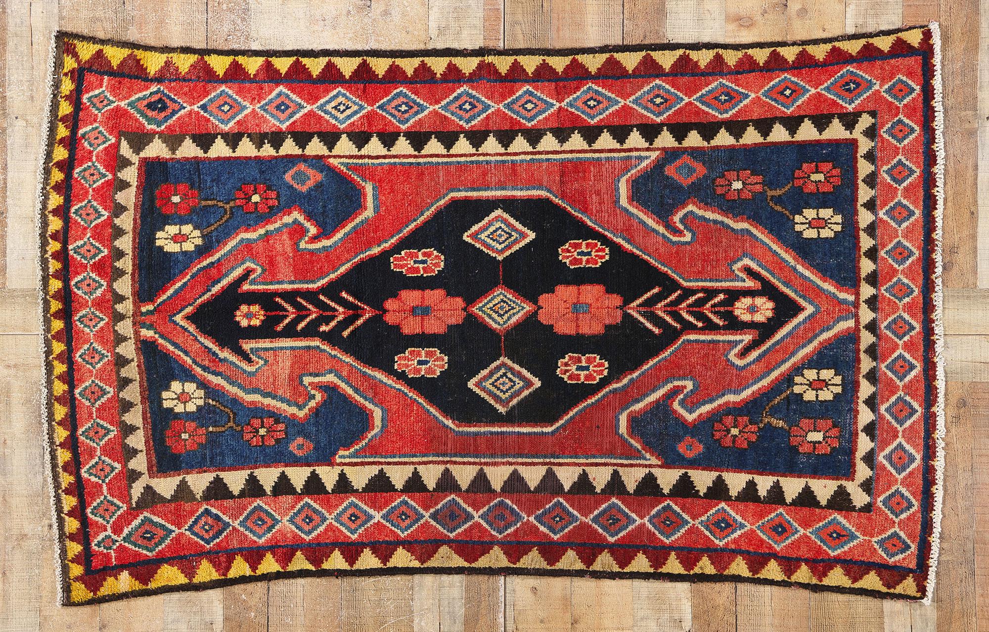 Tappeto persiano d'epoca con diamante floreale Lori in vendita 1