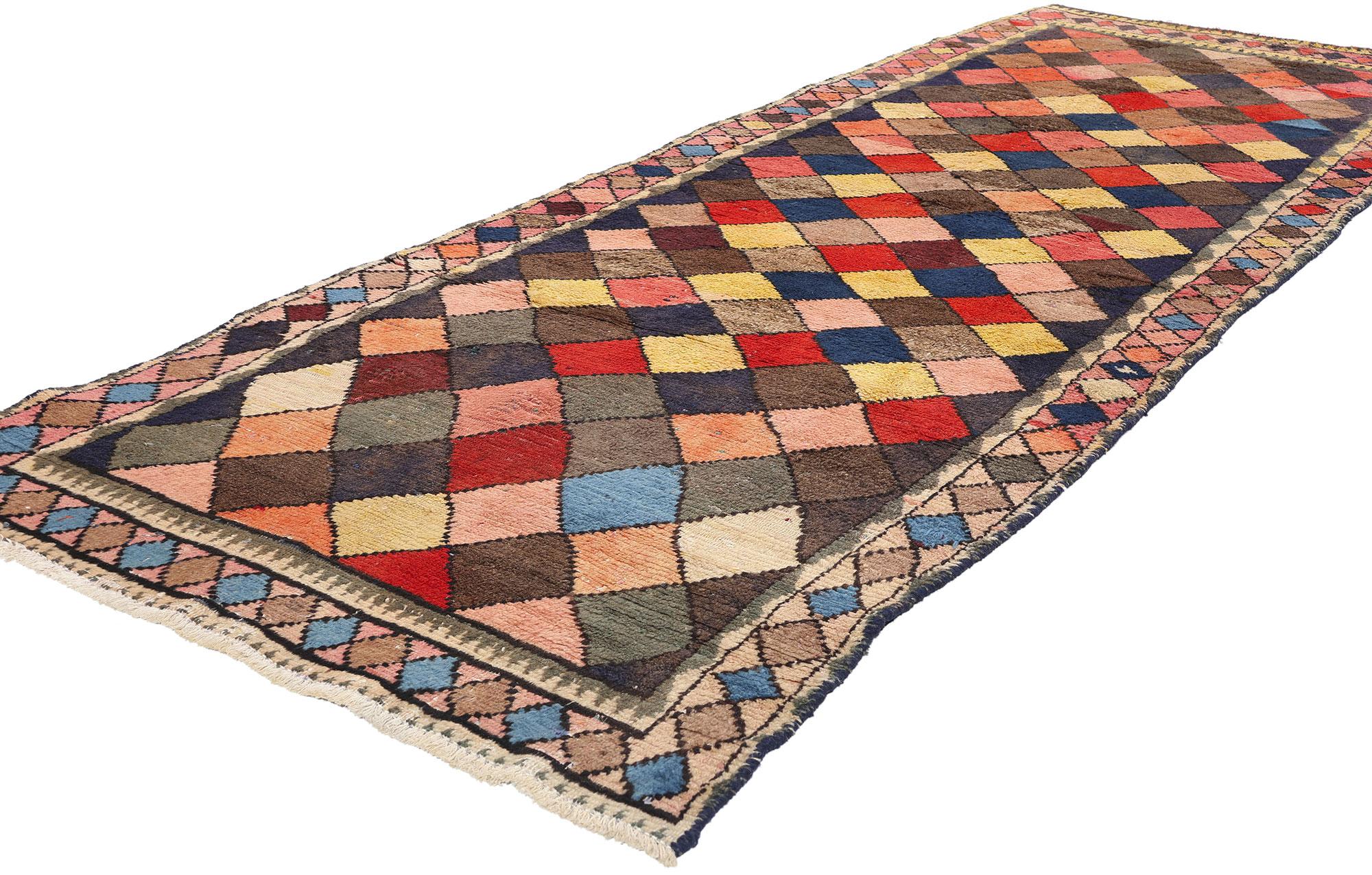 78880 Tapis persan Vintage Lori Harlequin Diamond Runner, 03'07 x 11'01. Les tapis persans Lori, fabriqués par le peuple nomade Lori du sud-ouest de l'Iran, sont réputés pour leurs motifs géométriques distinctifs, leurs motifs tribaux audacieux et