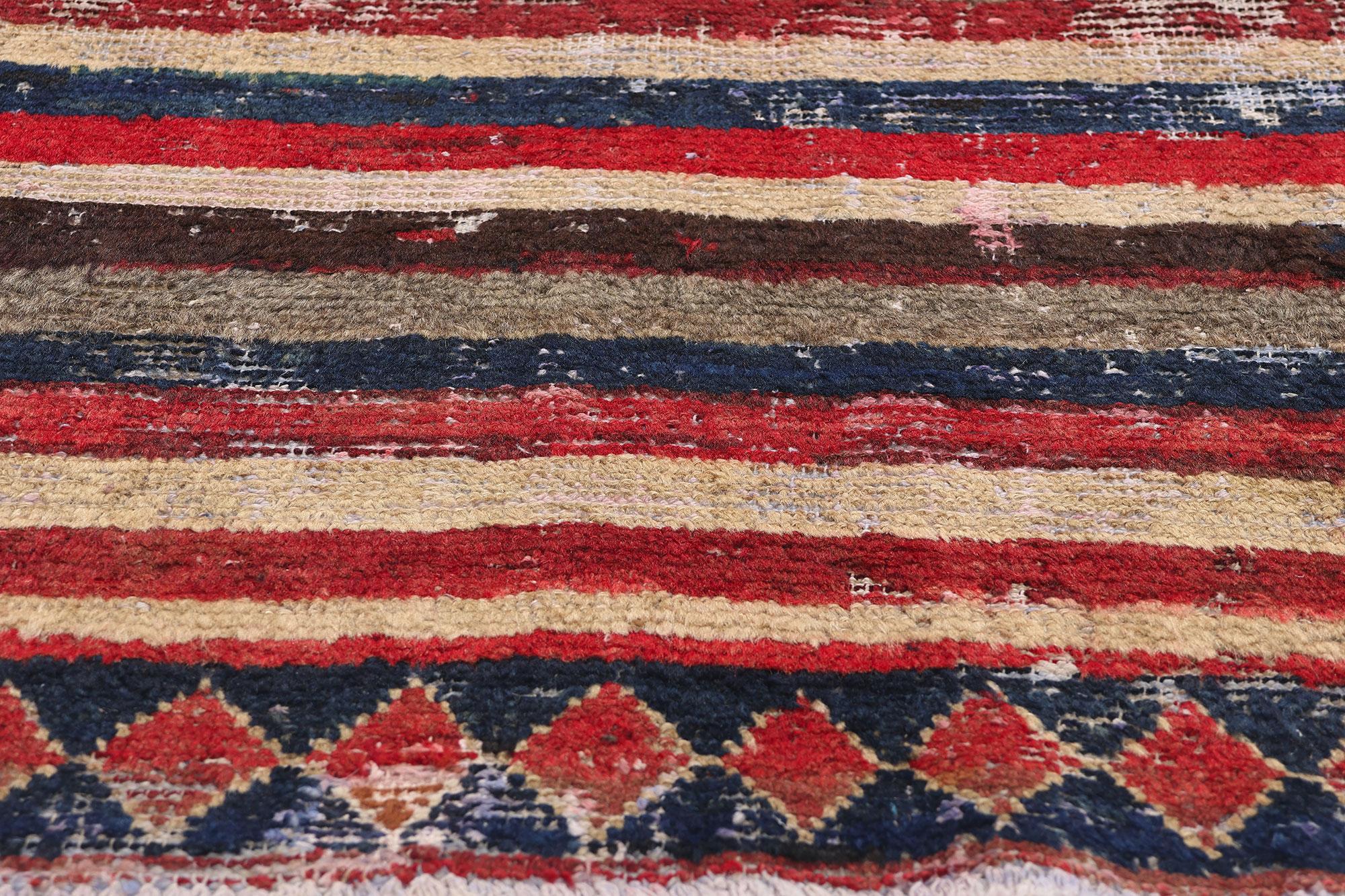 Vintage Persisch Lori Gestreifter Teppich im Zustand „Starke Gebrauchsspuren“ im Angebot in Dallas, TX
