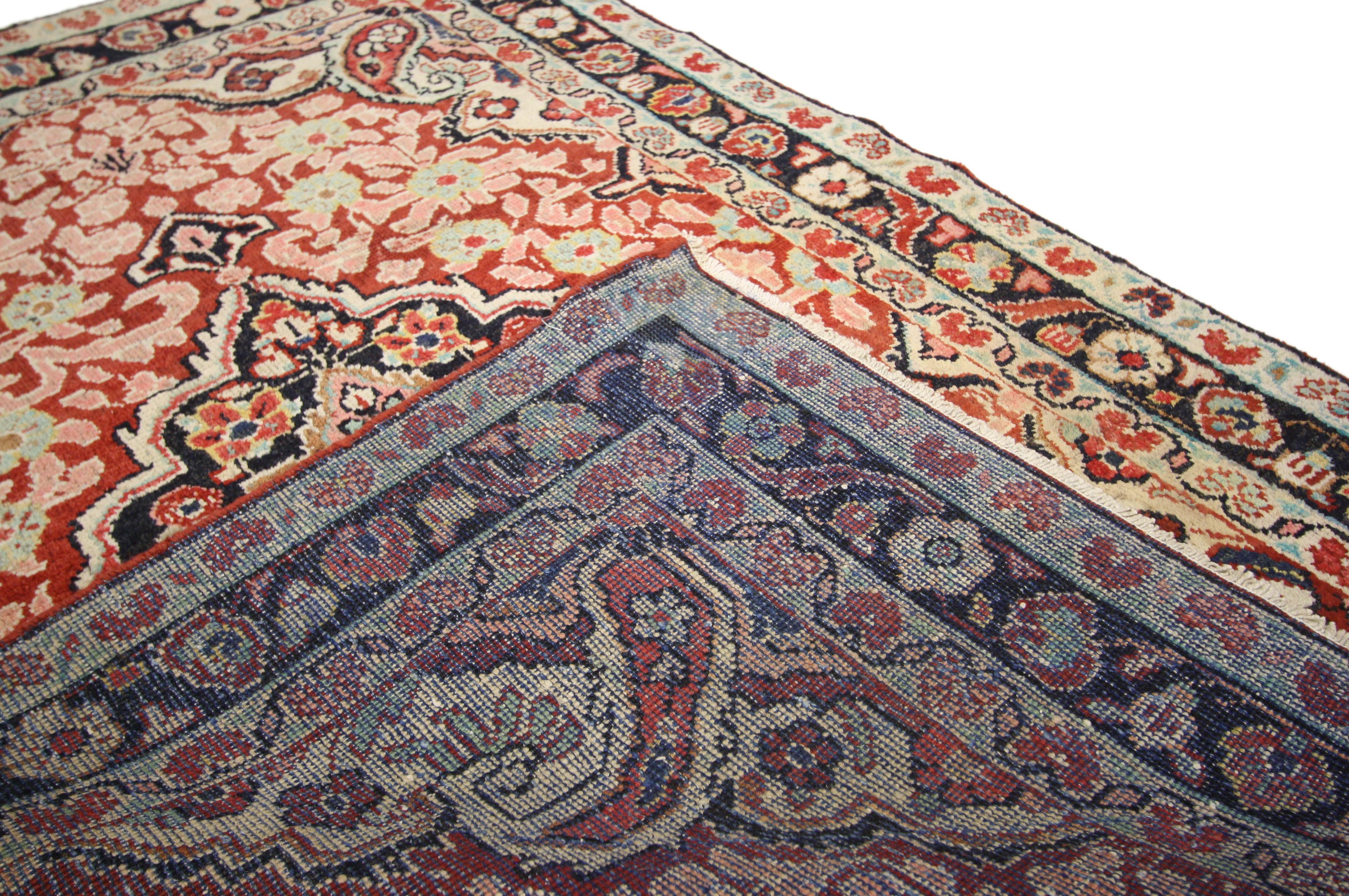 Vintage Persian Mahal Accent Rug with Traditional Victorian Style In Good Condition For Sale In Dallas, TX