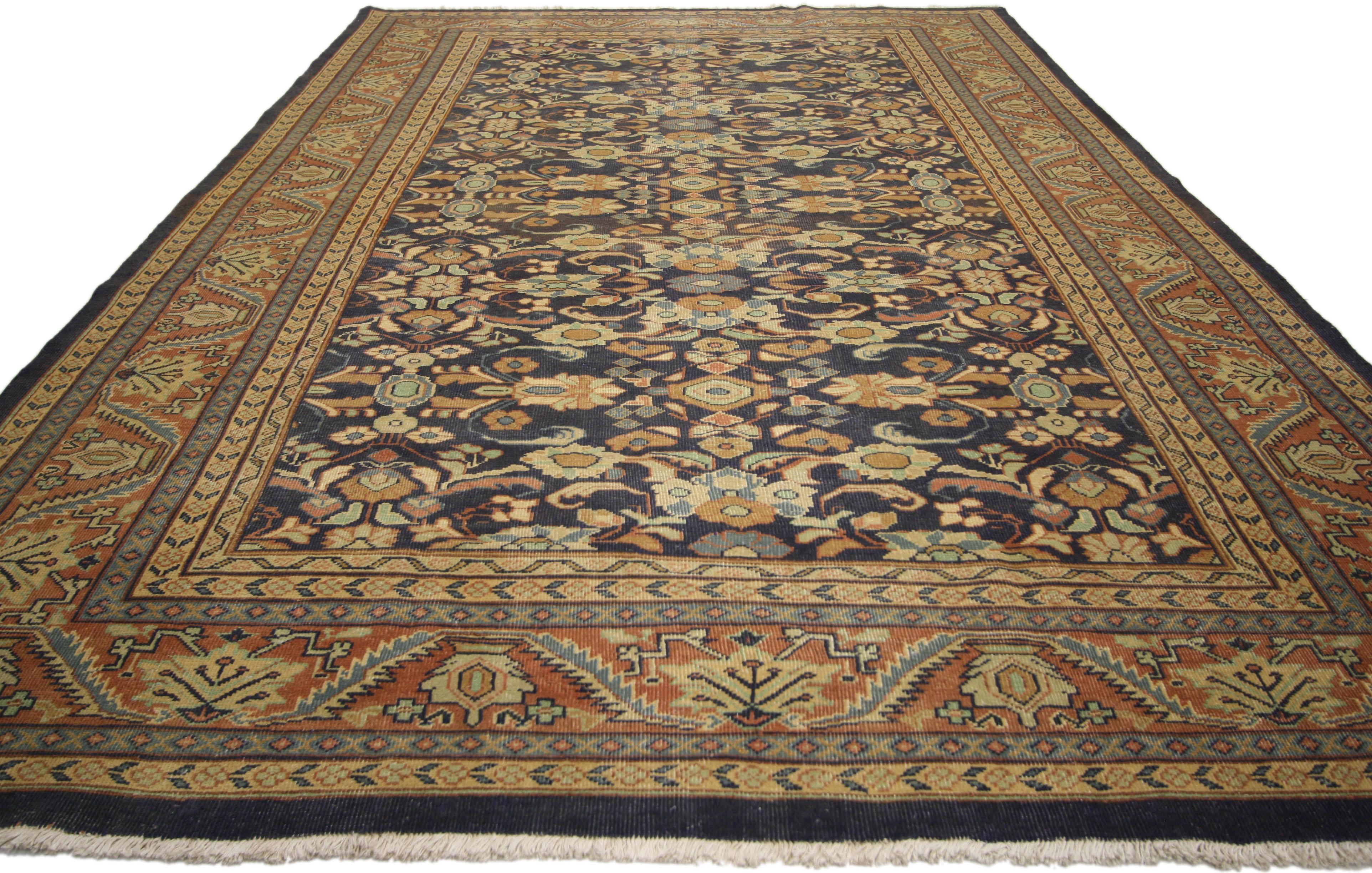 75830 Vintage Persian Mahal Teppich im traditionellen Stil. Klassische architektonische Details verleihen diesem handgeknüpften persischen Mahal-Teppich aus Wolle im traditionellen Stil zeitlose Eleganz und einen Hauch von Geschichte. Das lebendige,