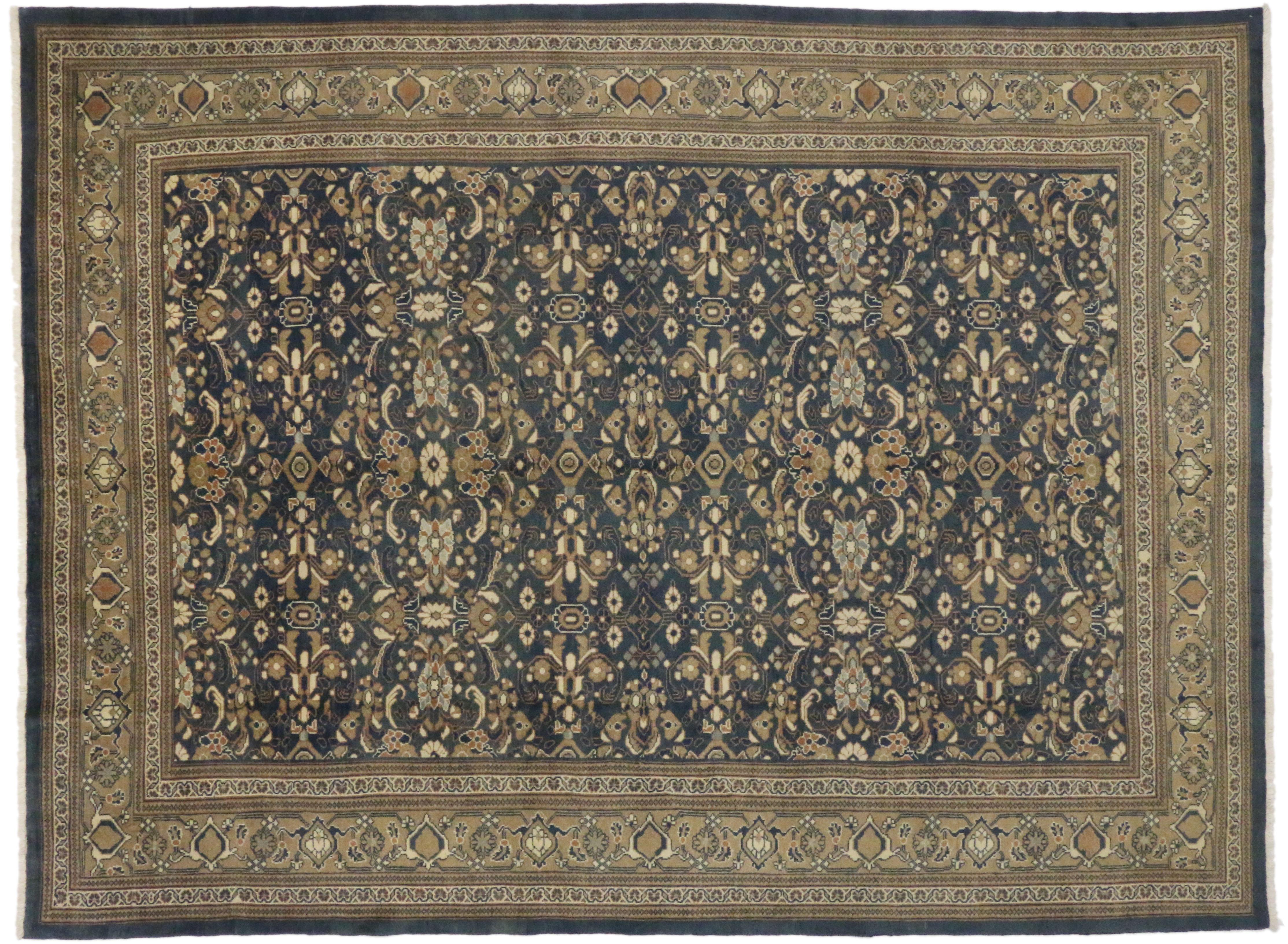 Vintage Persian Mahal Area Rug with English Traditional Style In Good Condition For Sale In Dallas, TX